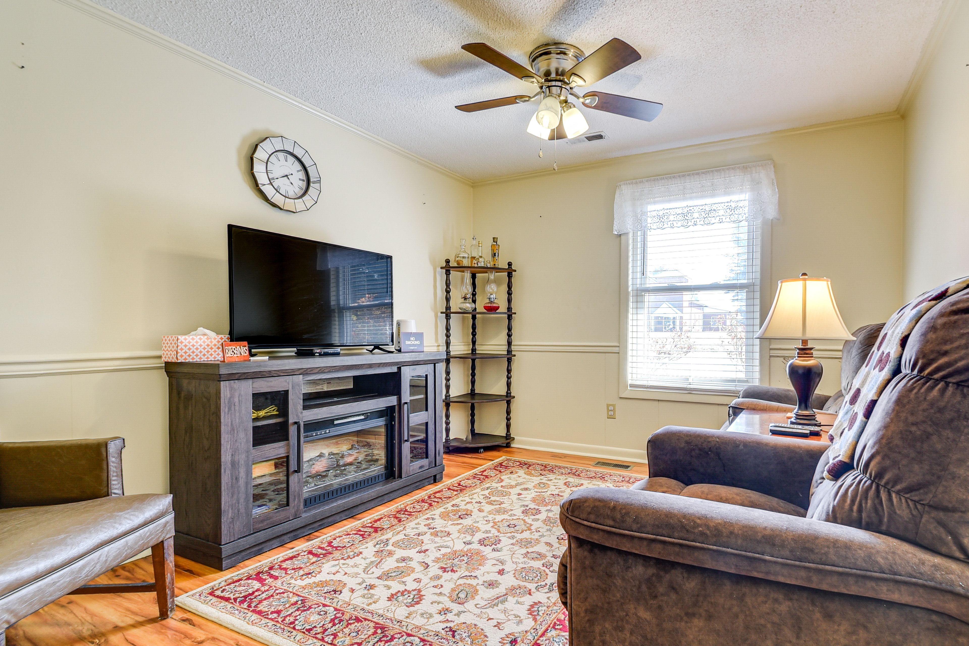 Media Room | Smart TV | Free WiFi | Central A/C & Heating