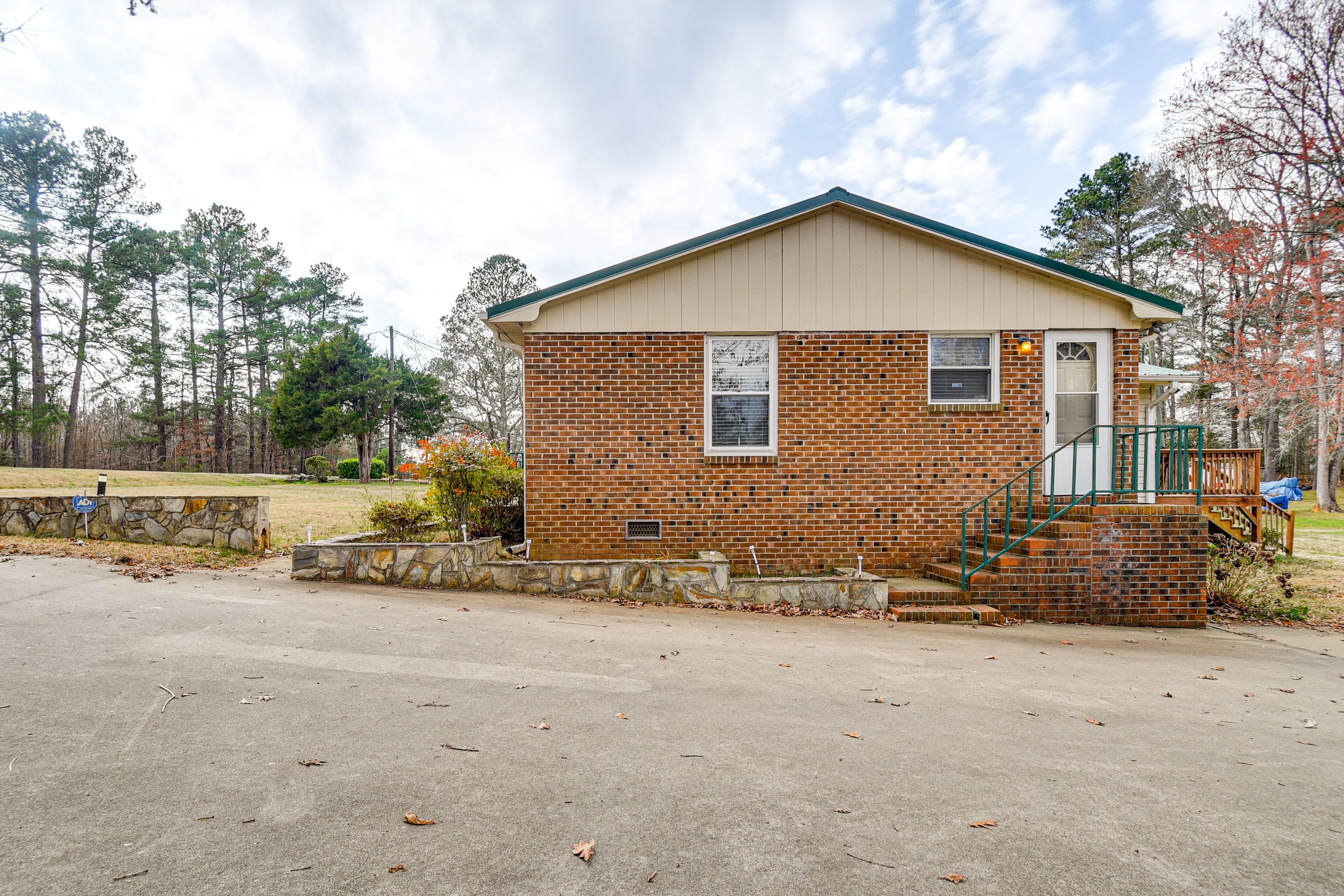 Property Exterior | Driveway (6 Vehicles) | RV/Trailer Parking Allowed