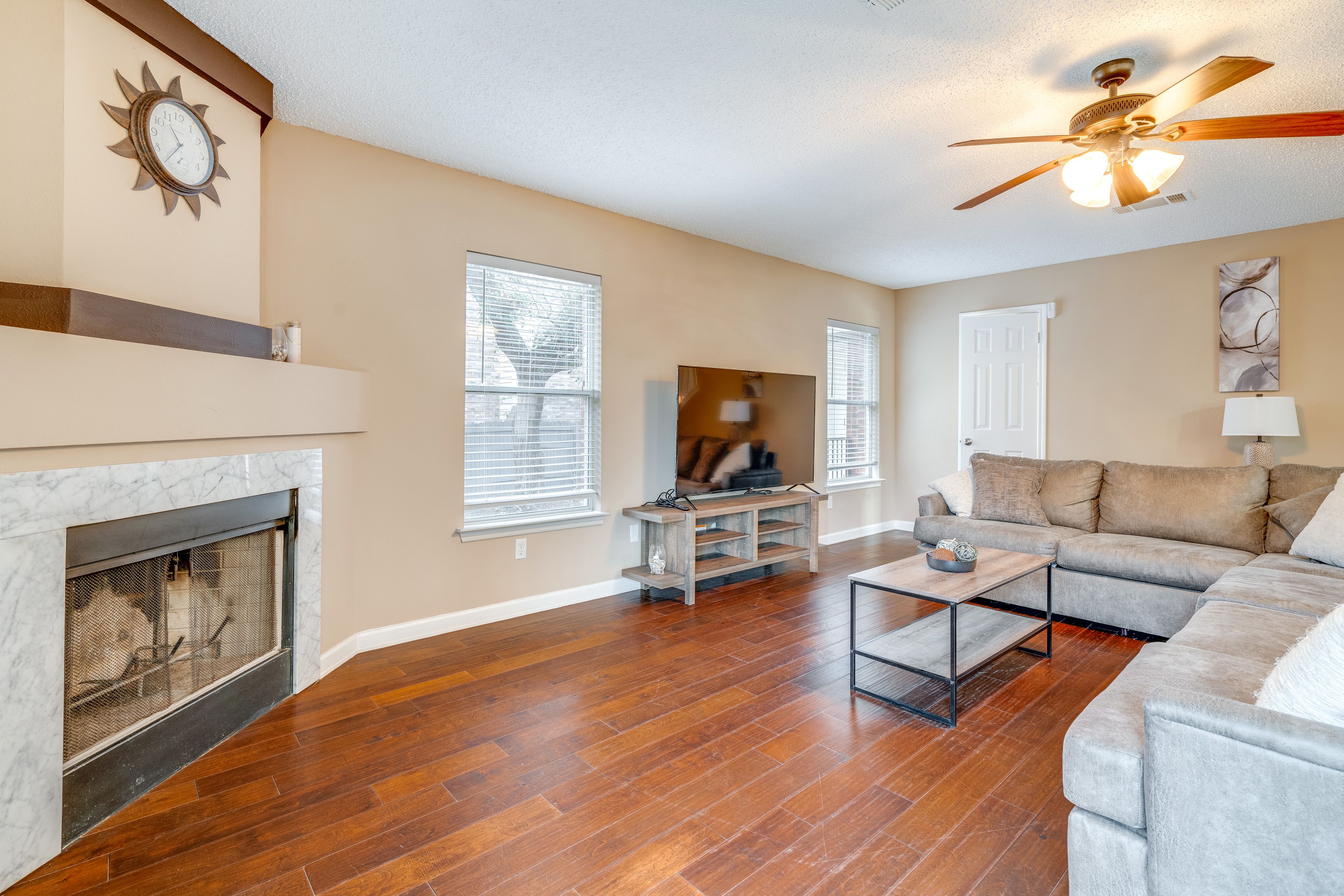 Living Room | 1st Floor | Smart TV | Fireplace