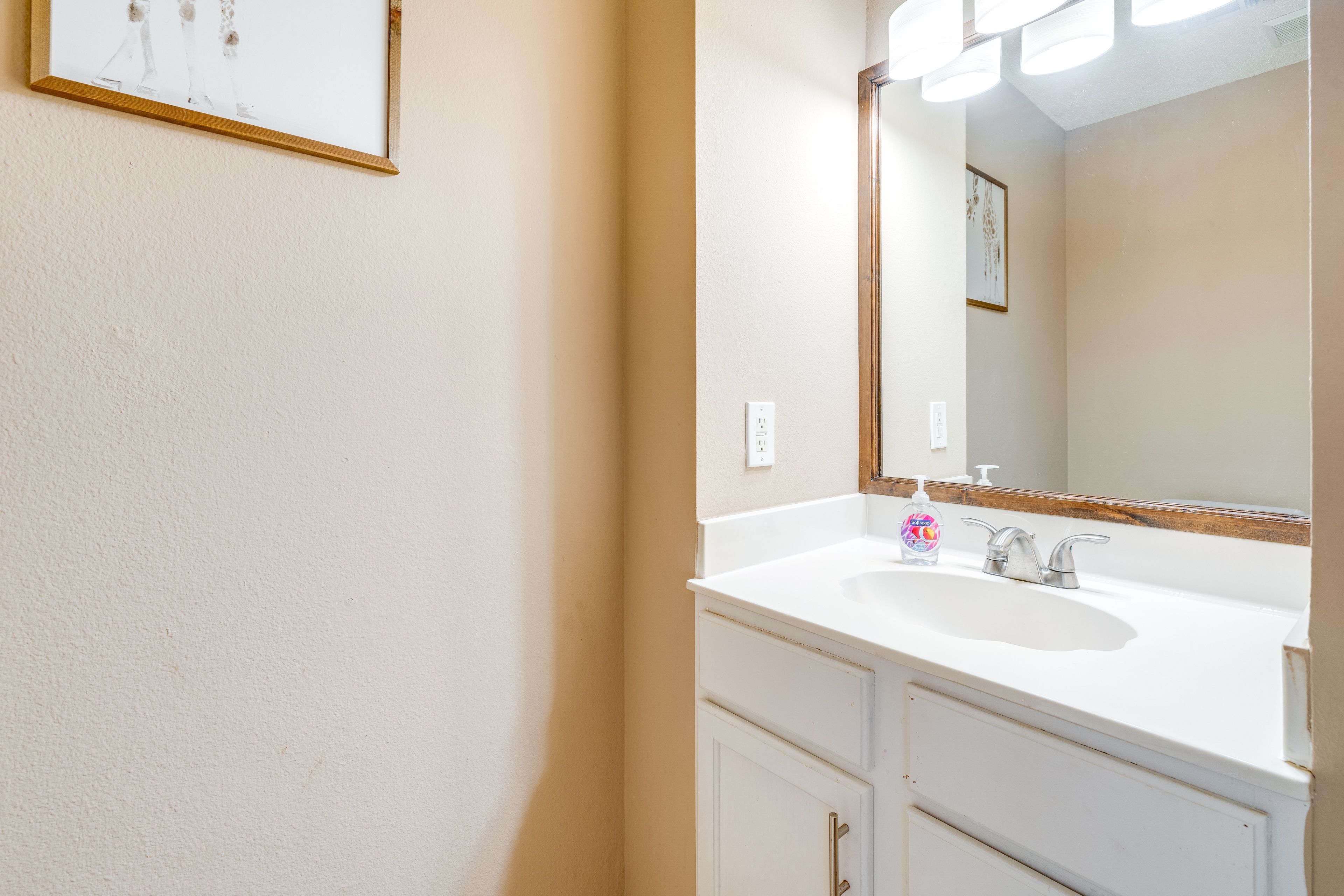 Half Bathroom | 1st Floor