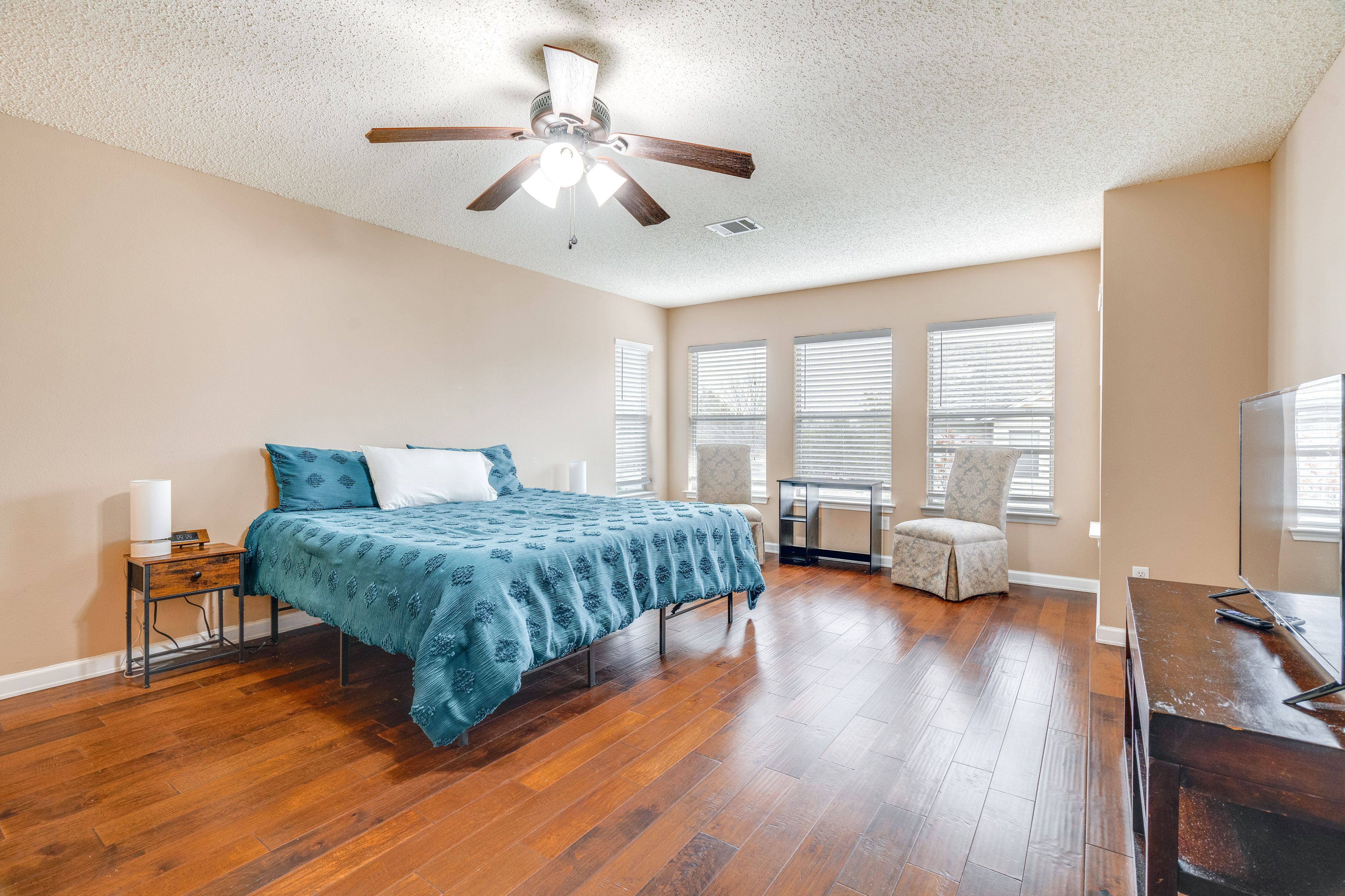 Bedroom 1 | King Bed | 2nd Floor | Linens Provided | En-Suite Bathroom