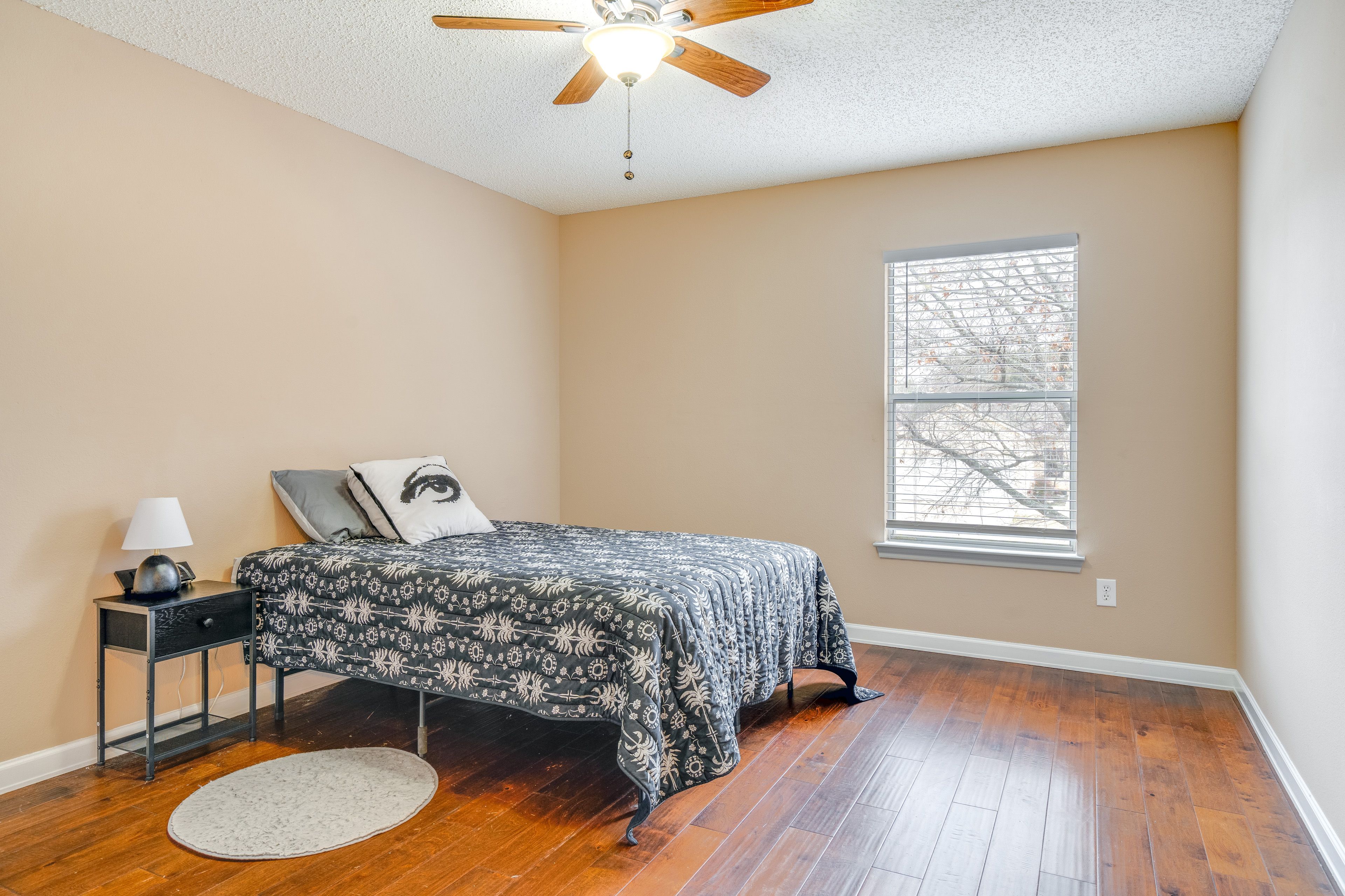 Bedroom 5 | Queen Bed | 2nd Floor