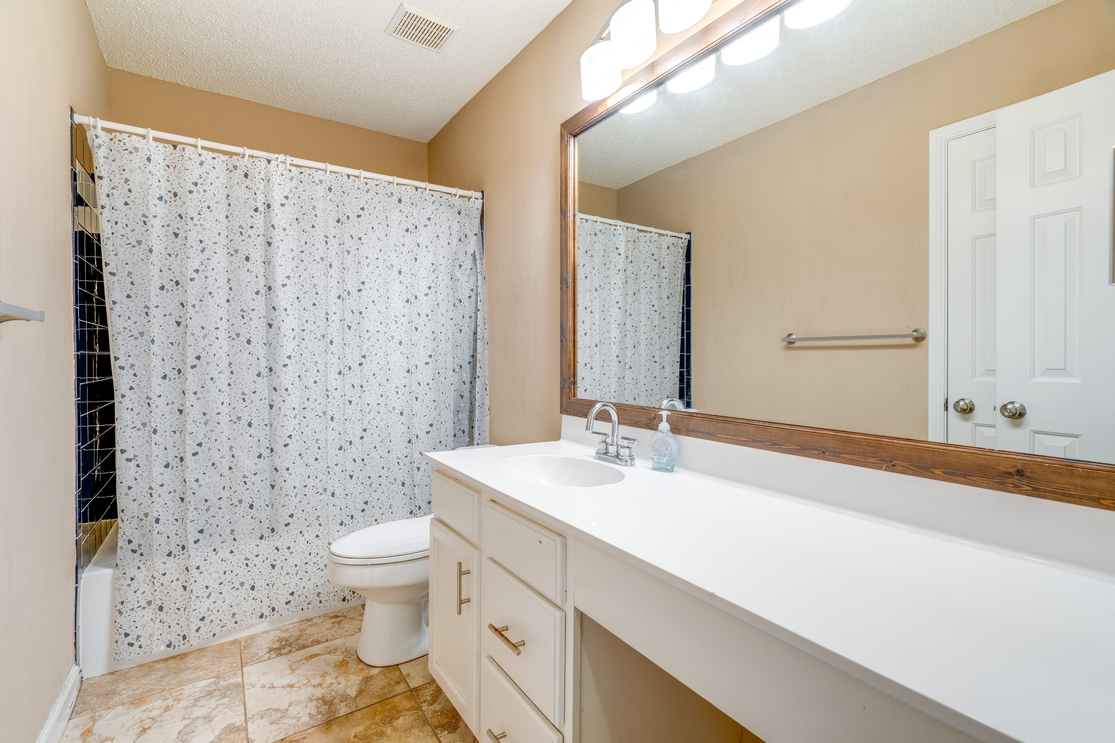 Full Bathroom | 2nd Floor
