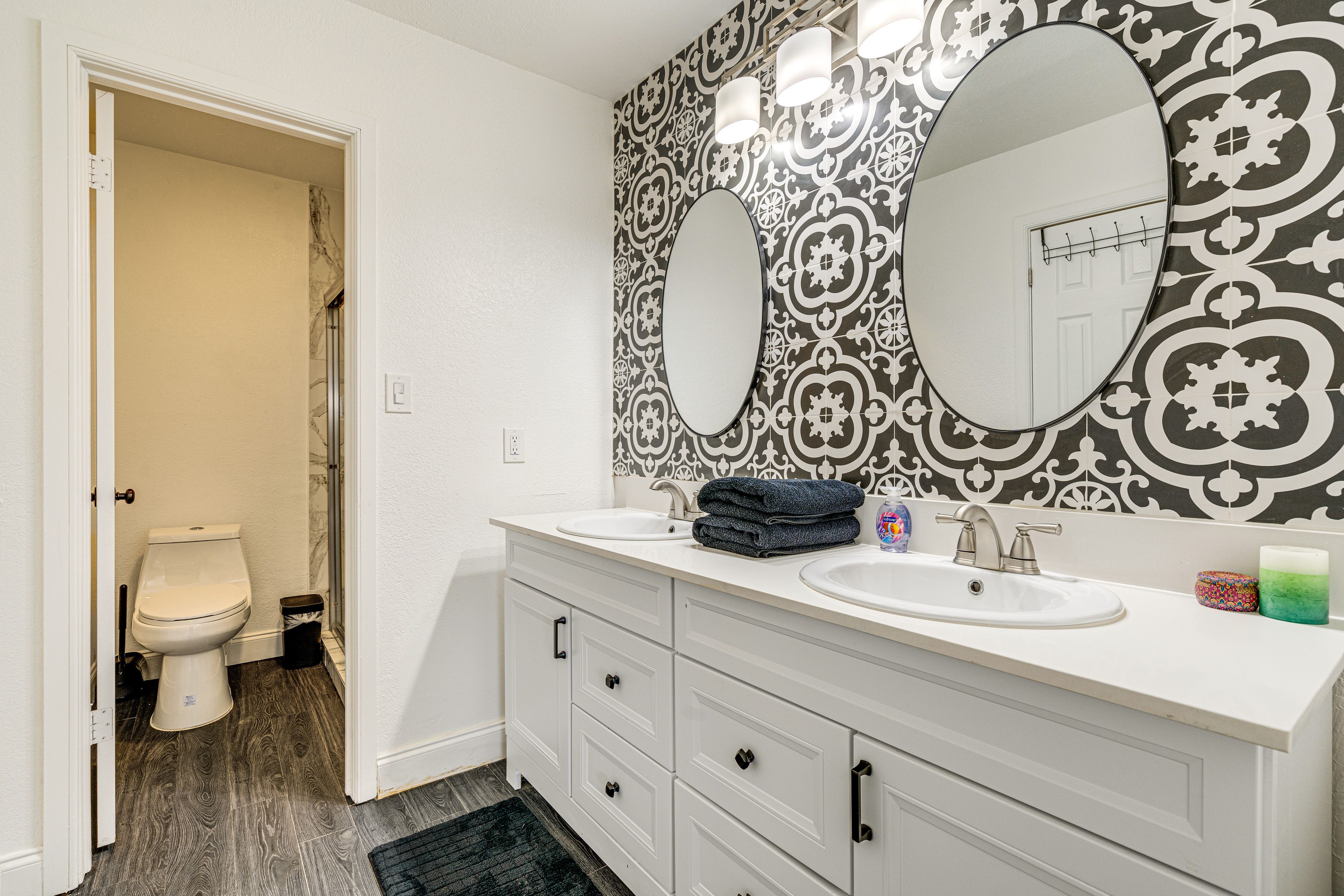 En-Suite Bathroom | Towels Provided