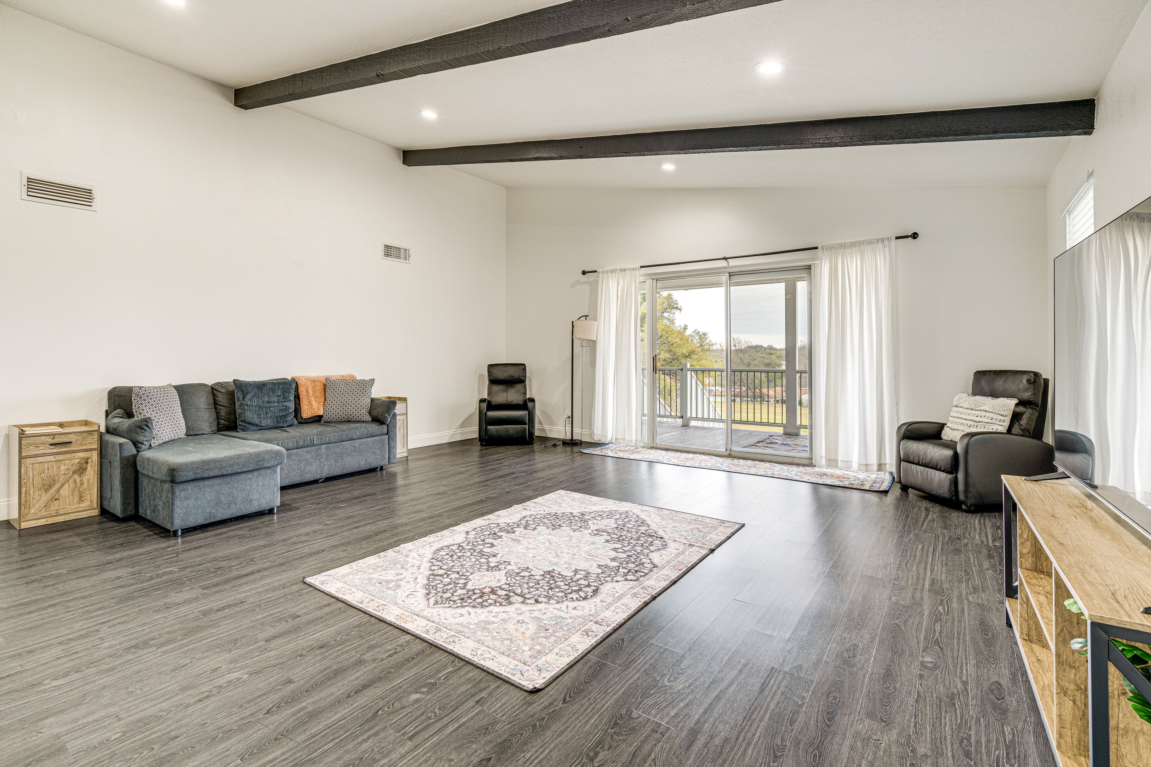 Living Room | Smart TV