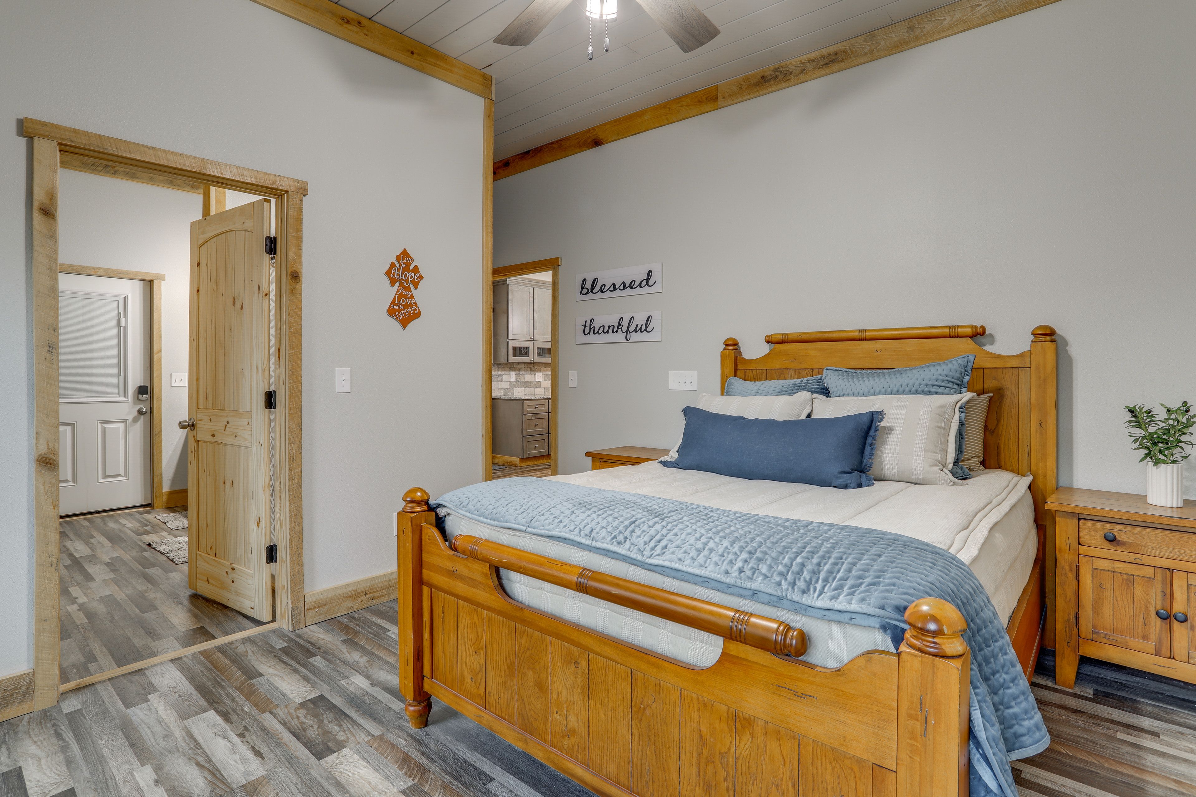 Bedroom 1 | Queen Bed | 1st Floor