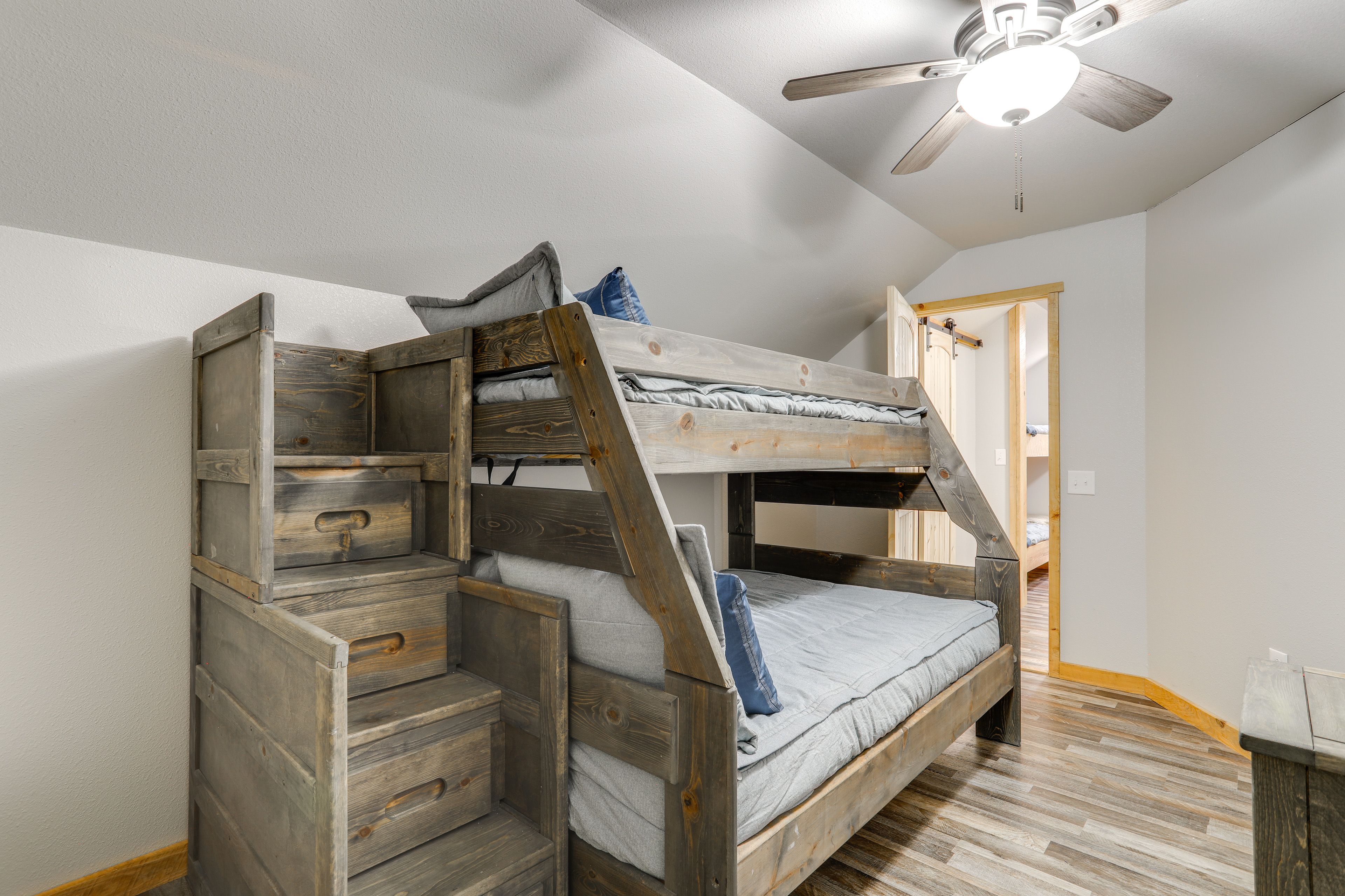 Bedroom 4 | Twin/Queen Bunk Bed | 2nd Floor