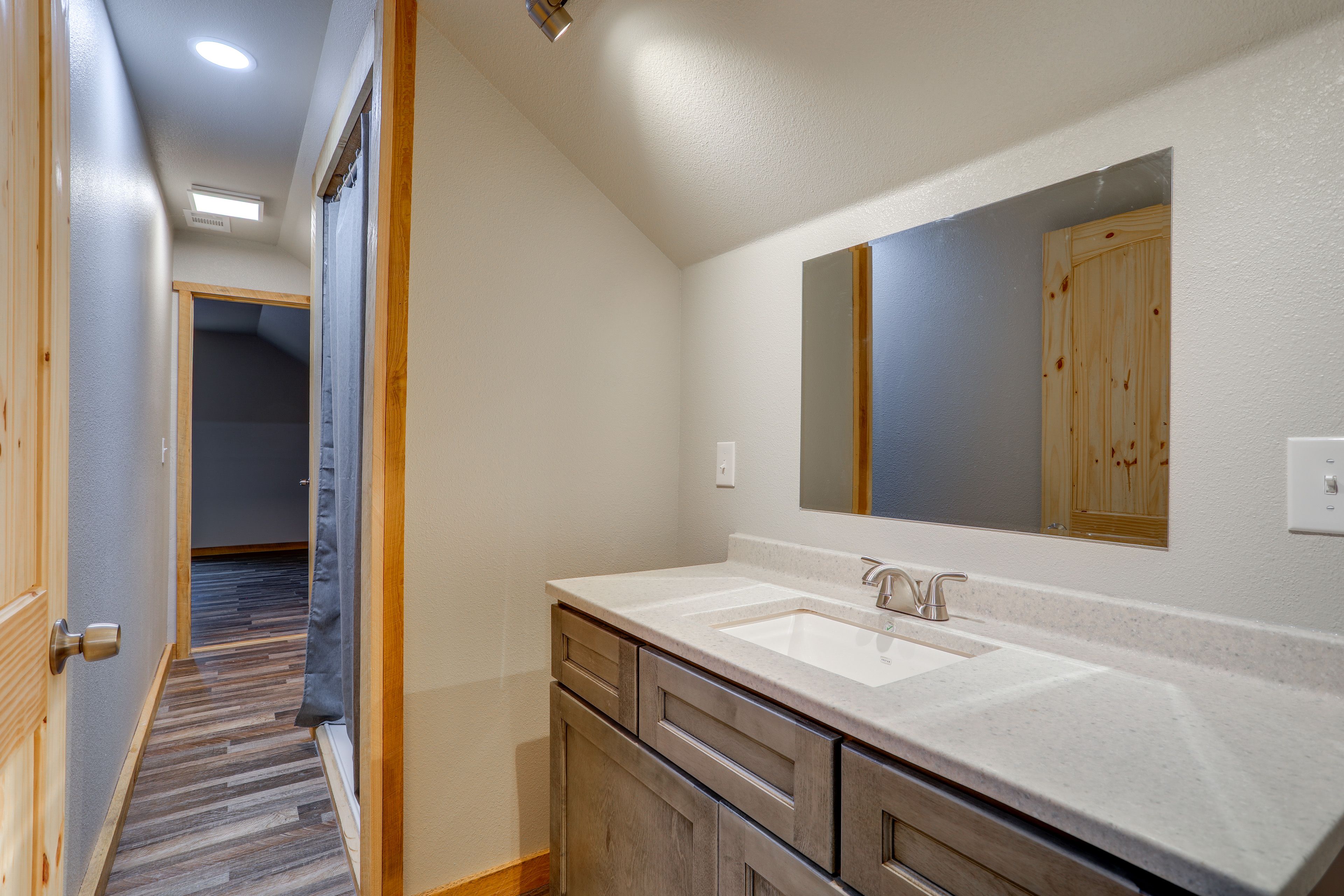 Bathroom | Towels Provided | Washer/Dryer | 2nd Floor