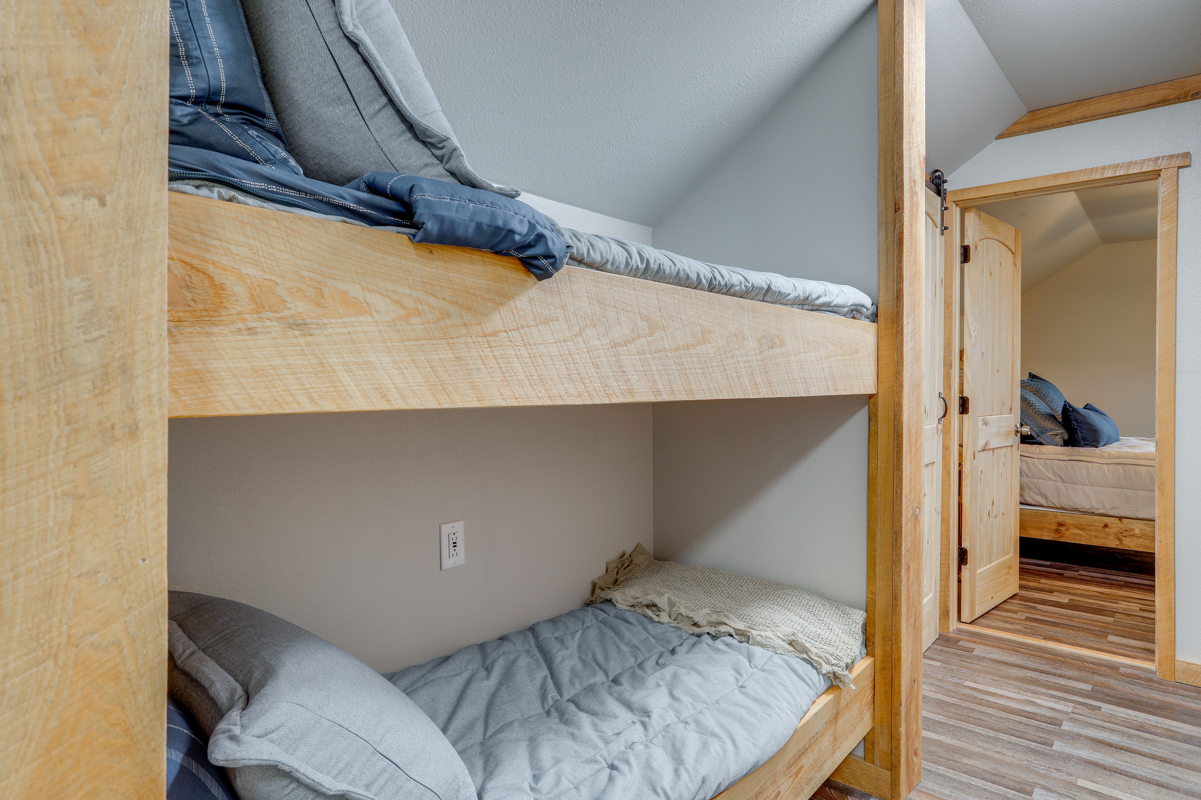 Sleeping Nook | Twin Bunk Bed | 2nd Floor