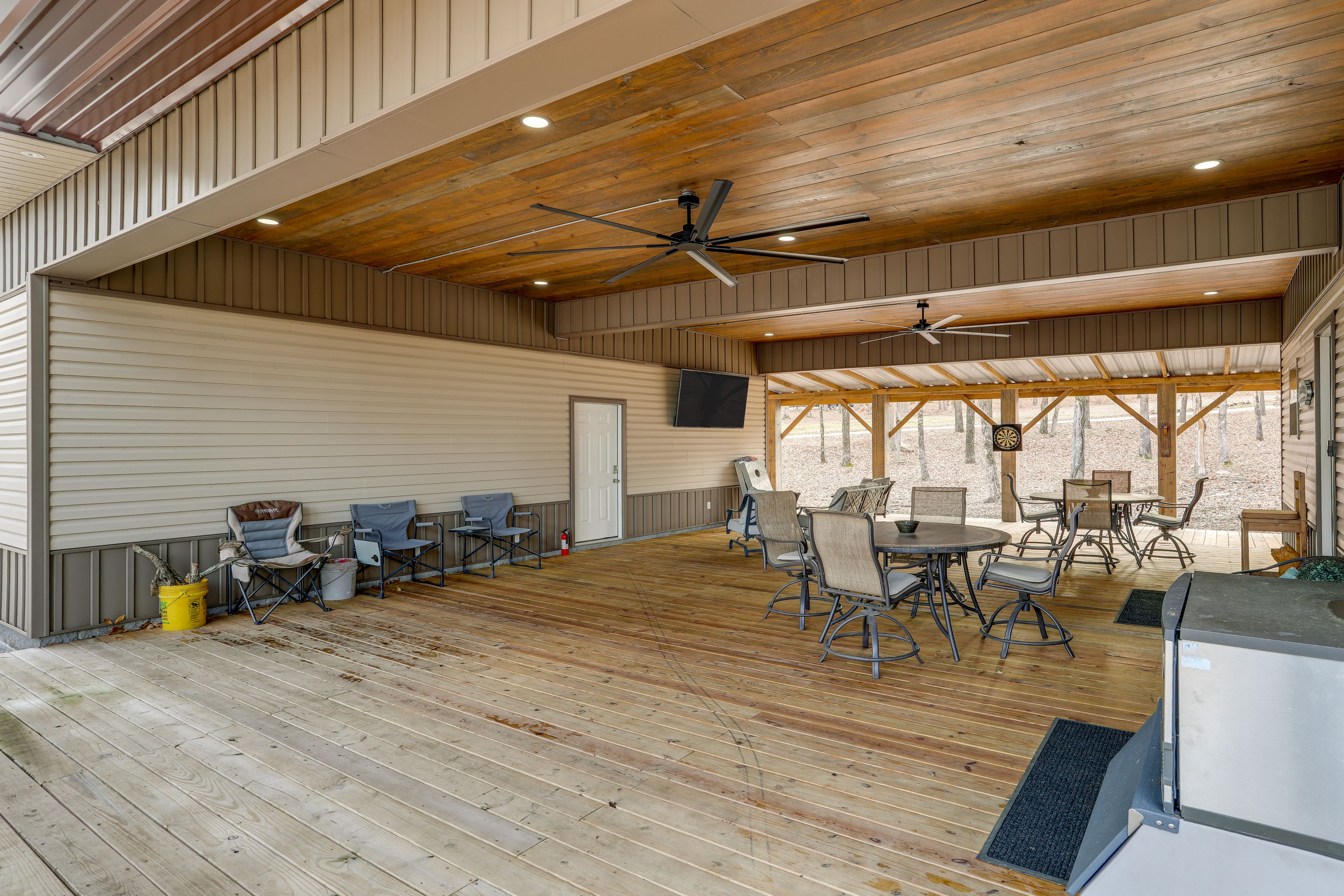 Private Deck | Dining Tables
