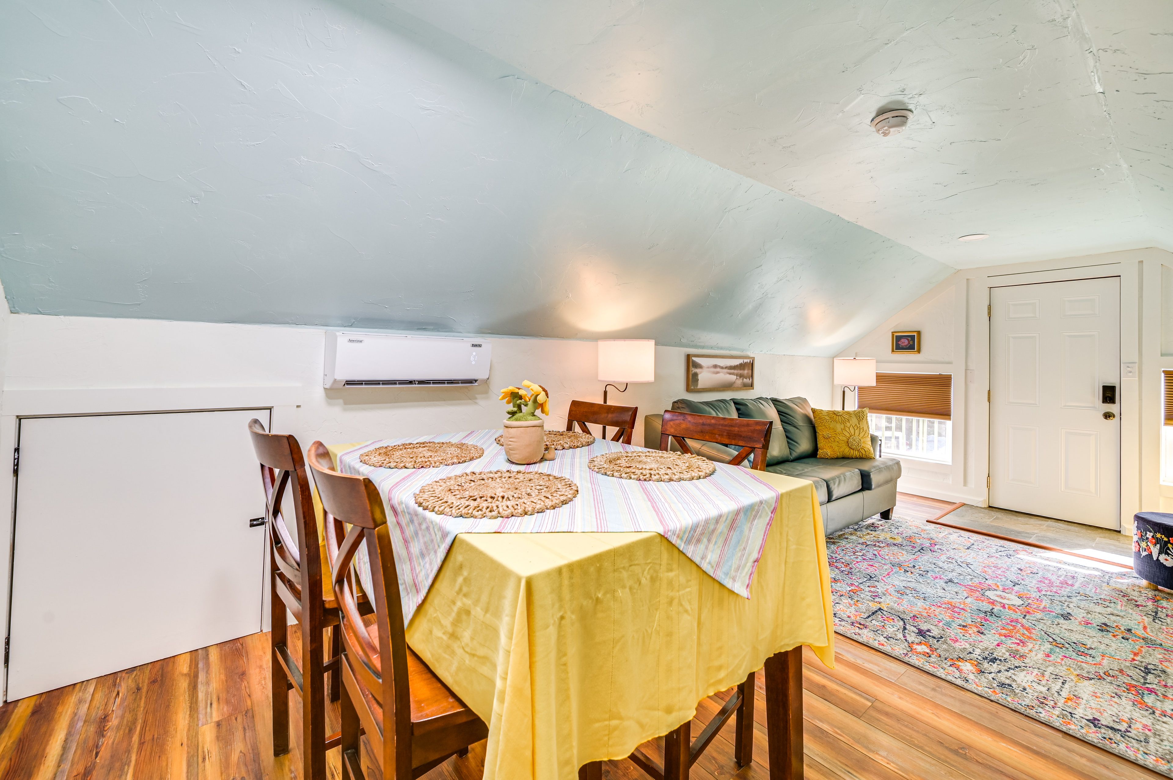 Dining Area | Dishware & Flatware