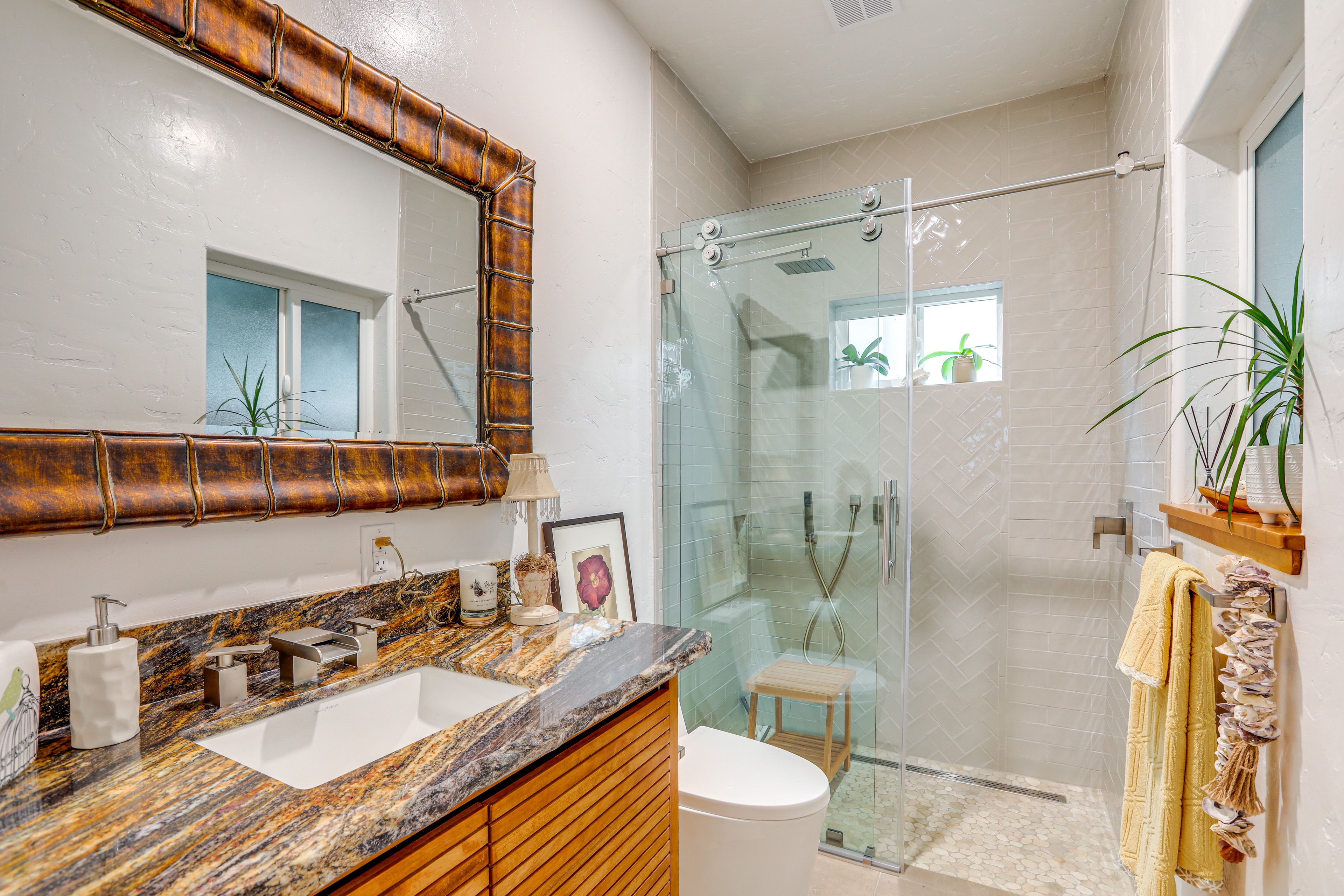 Full Bathroom | Towels Provided | Complimentary Toiletries | Hair Dryer