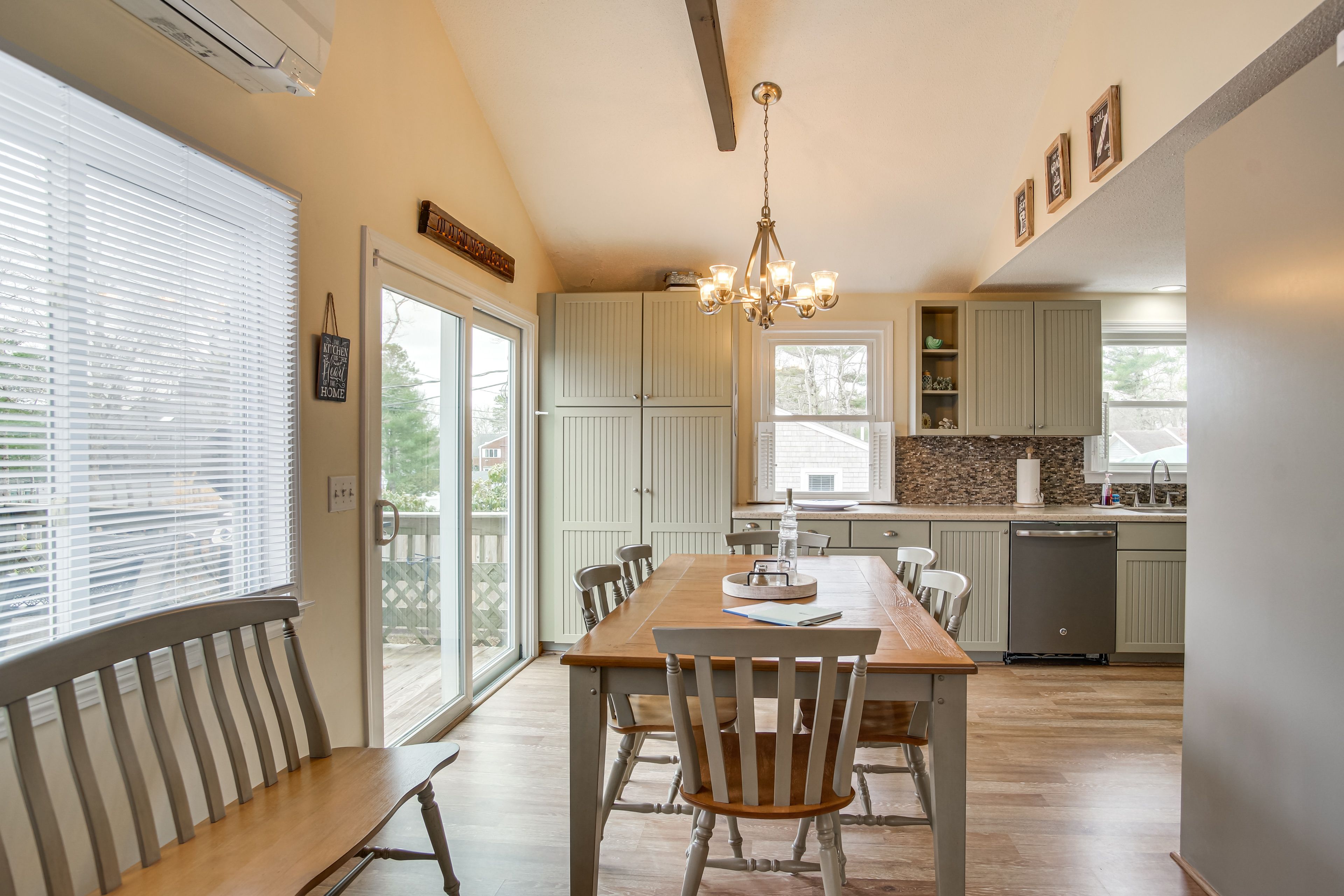 Dining Area | Main Level