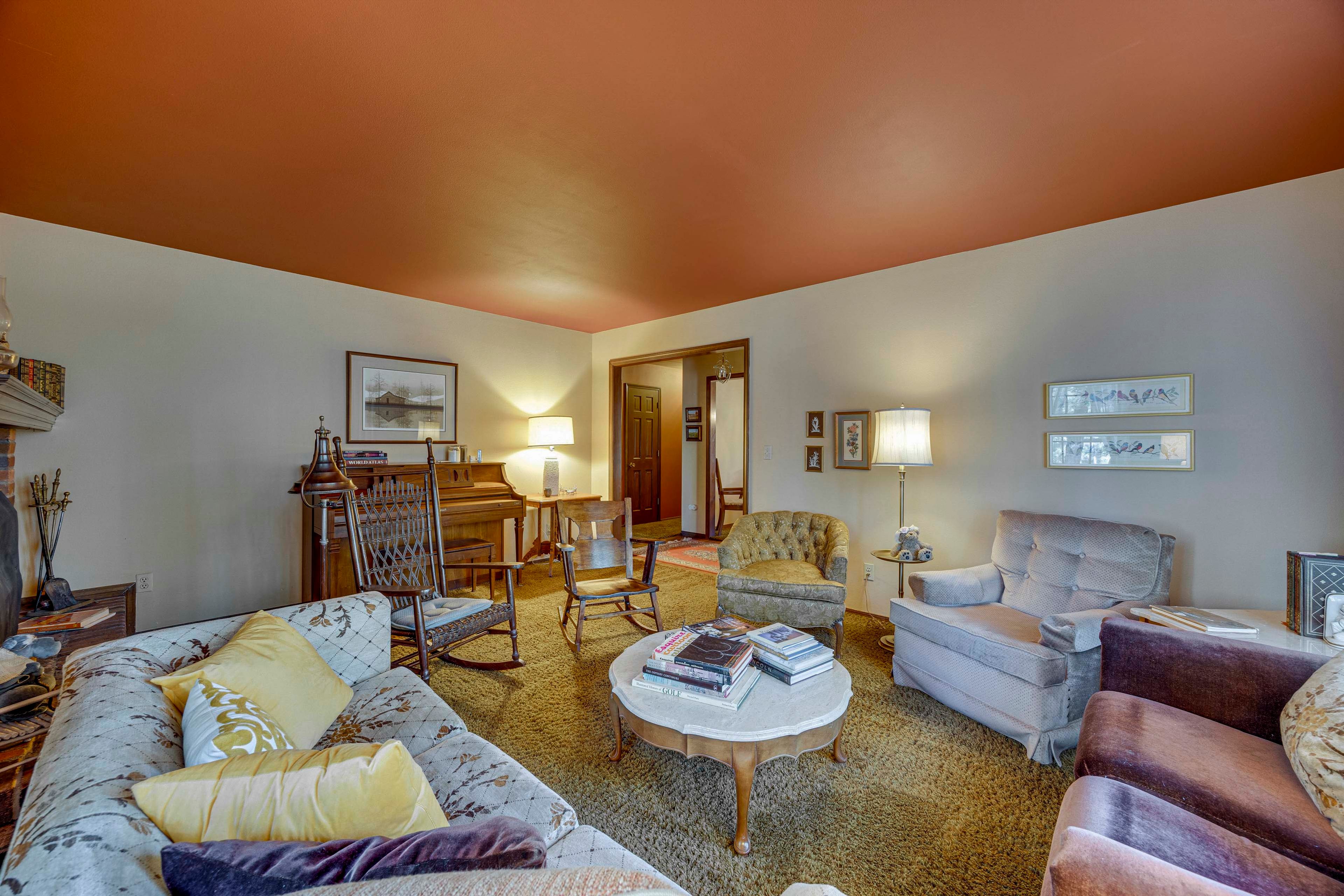 Living Room | 1st Floor | Central Heating