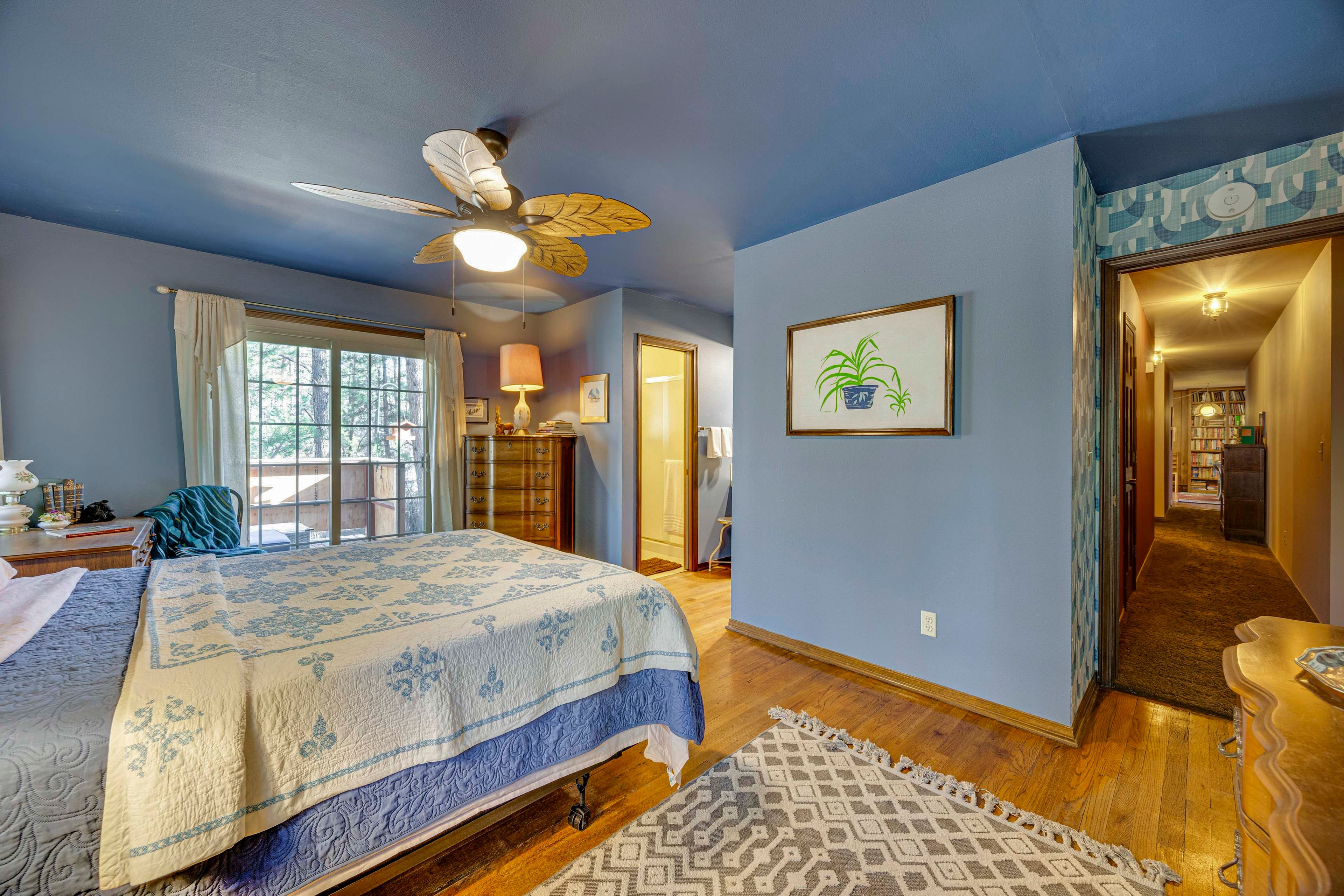 Bedroom 1 | Queen Bed | 1st Floor | En-Suite Bathroom