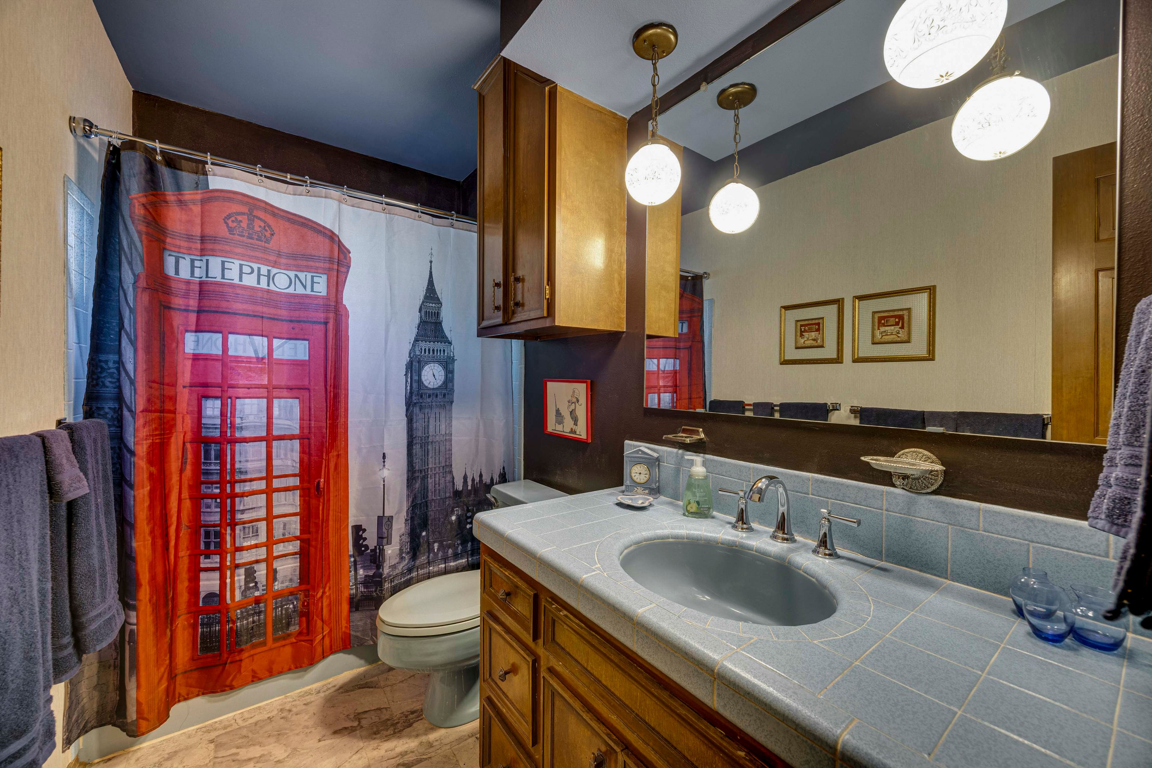 Full Bathroom | 1st Floor