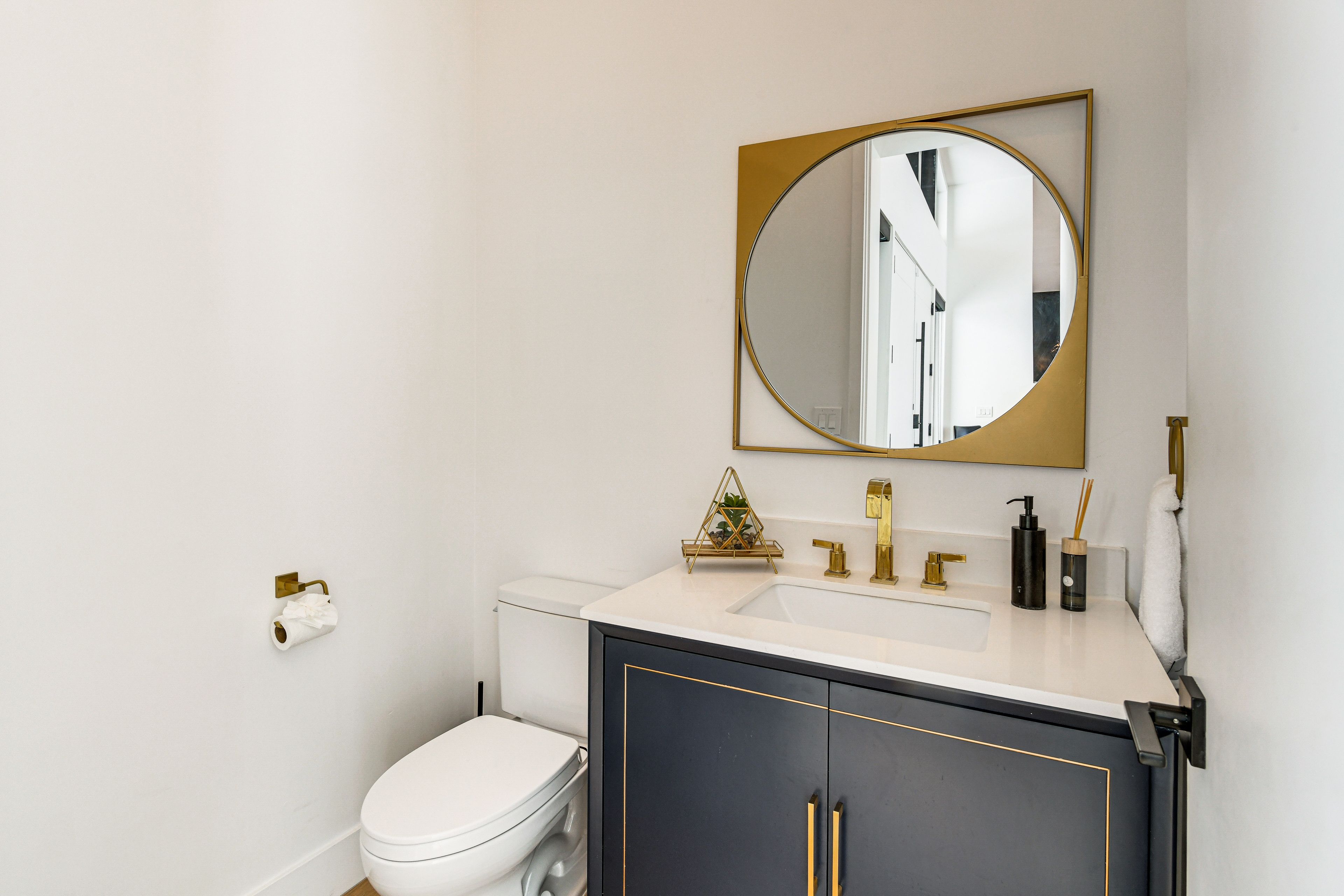 Half Bathroom | 1st Floor