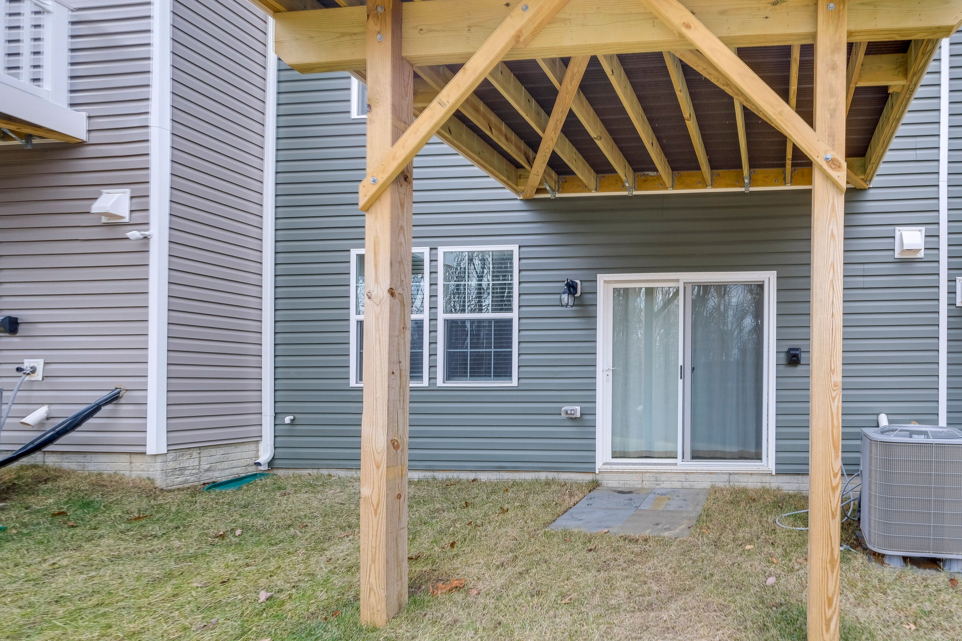 Unit Exterior | Single-Story Studio | Shared Yard