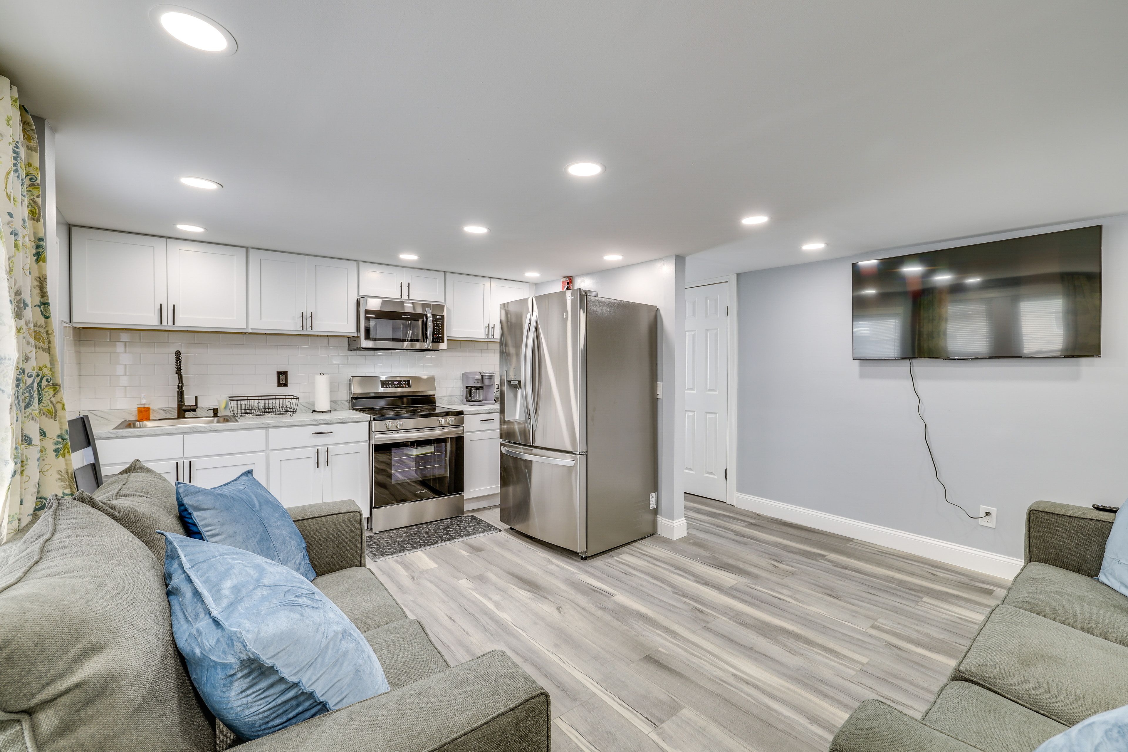 Living Room | Free WiFi | Smart TV