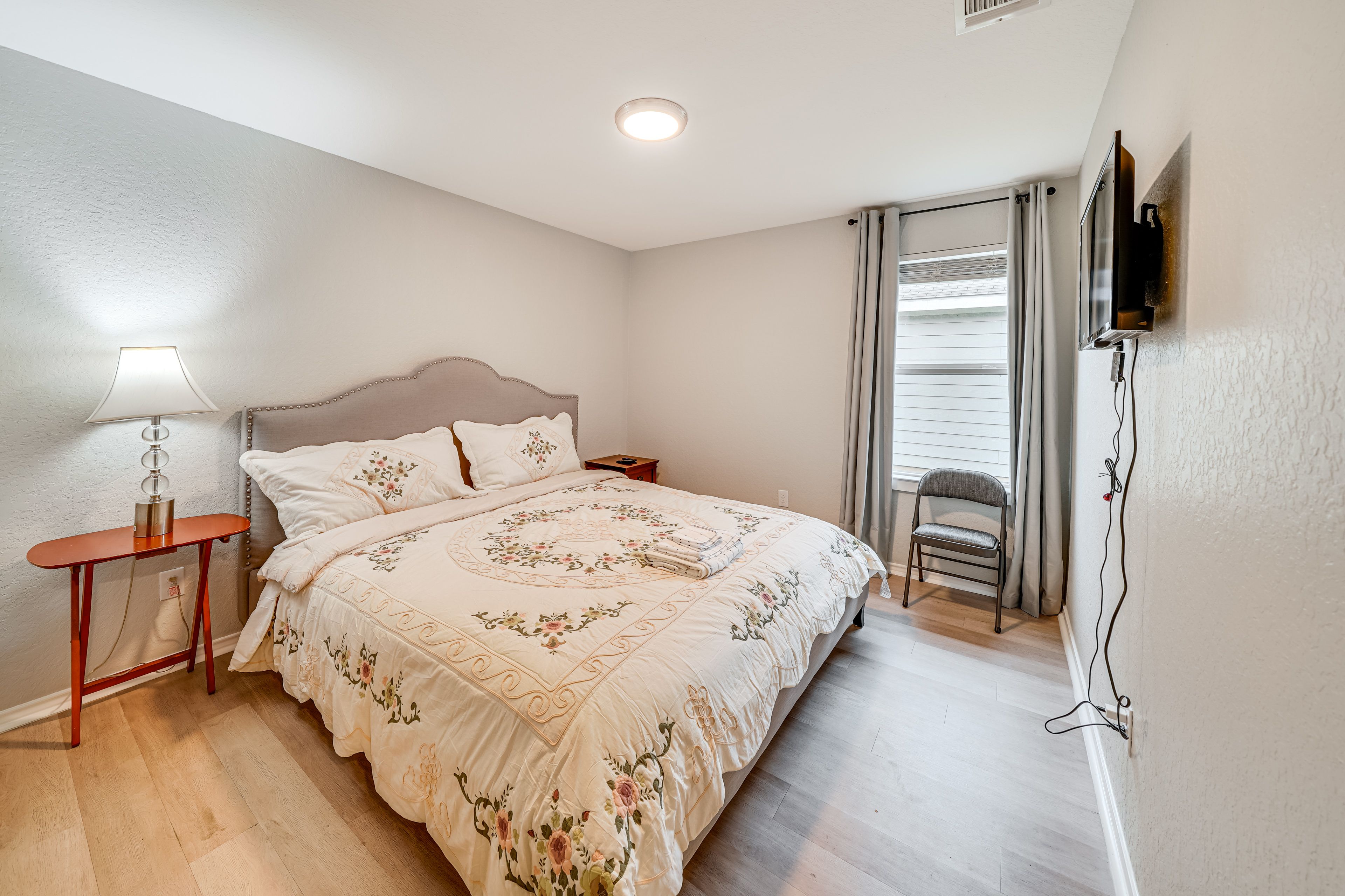 Bedroom 3 | King Bed