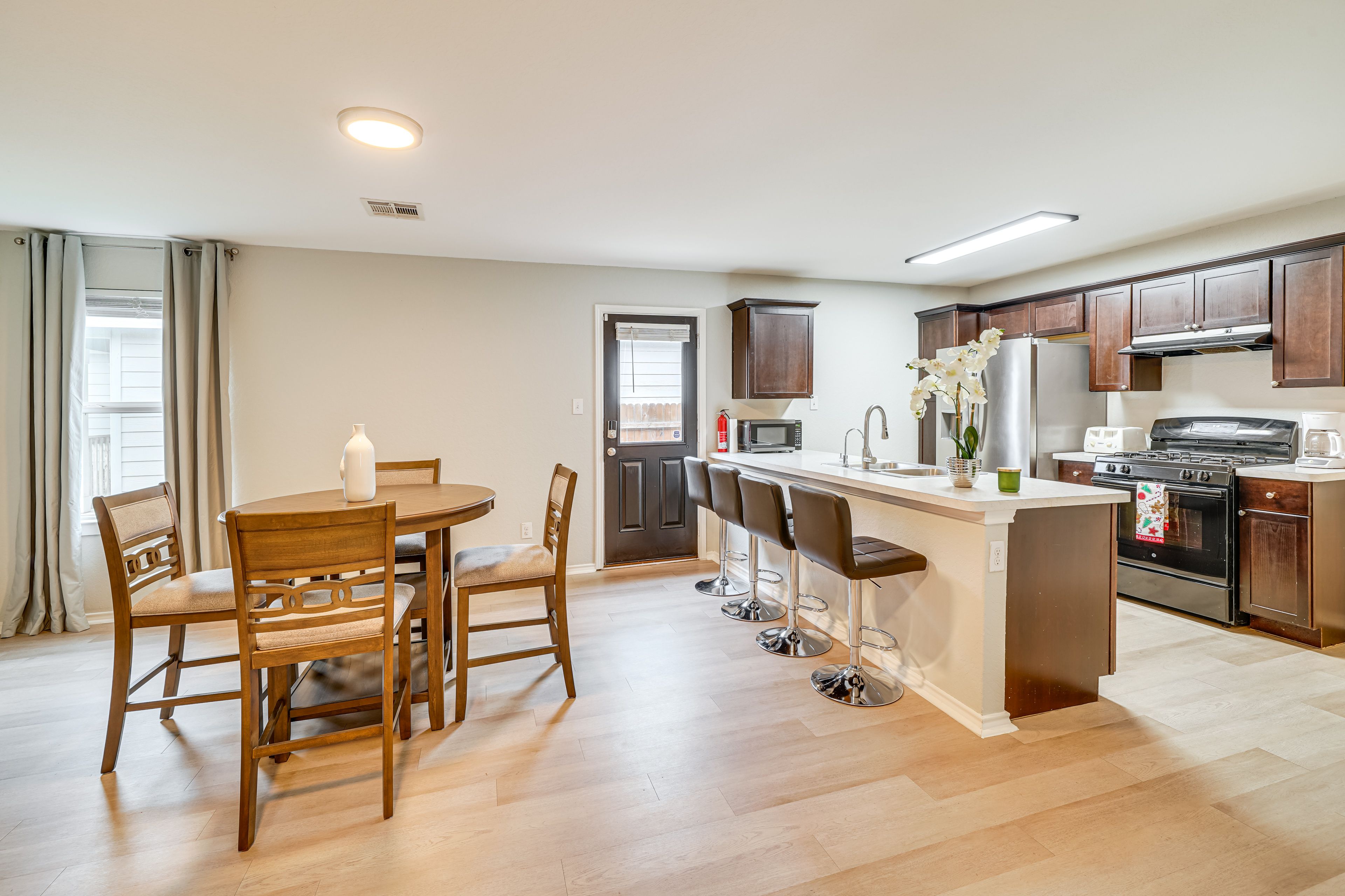 Dining Area | Dishware & Flatware | Central A/C & Heat | Single-Story Home