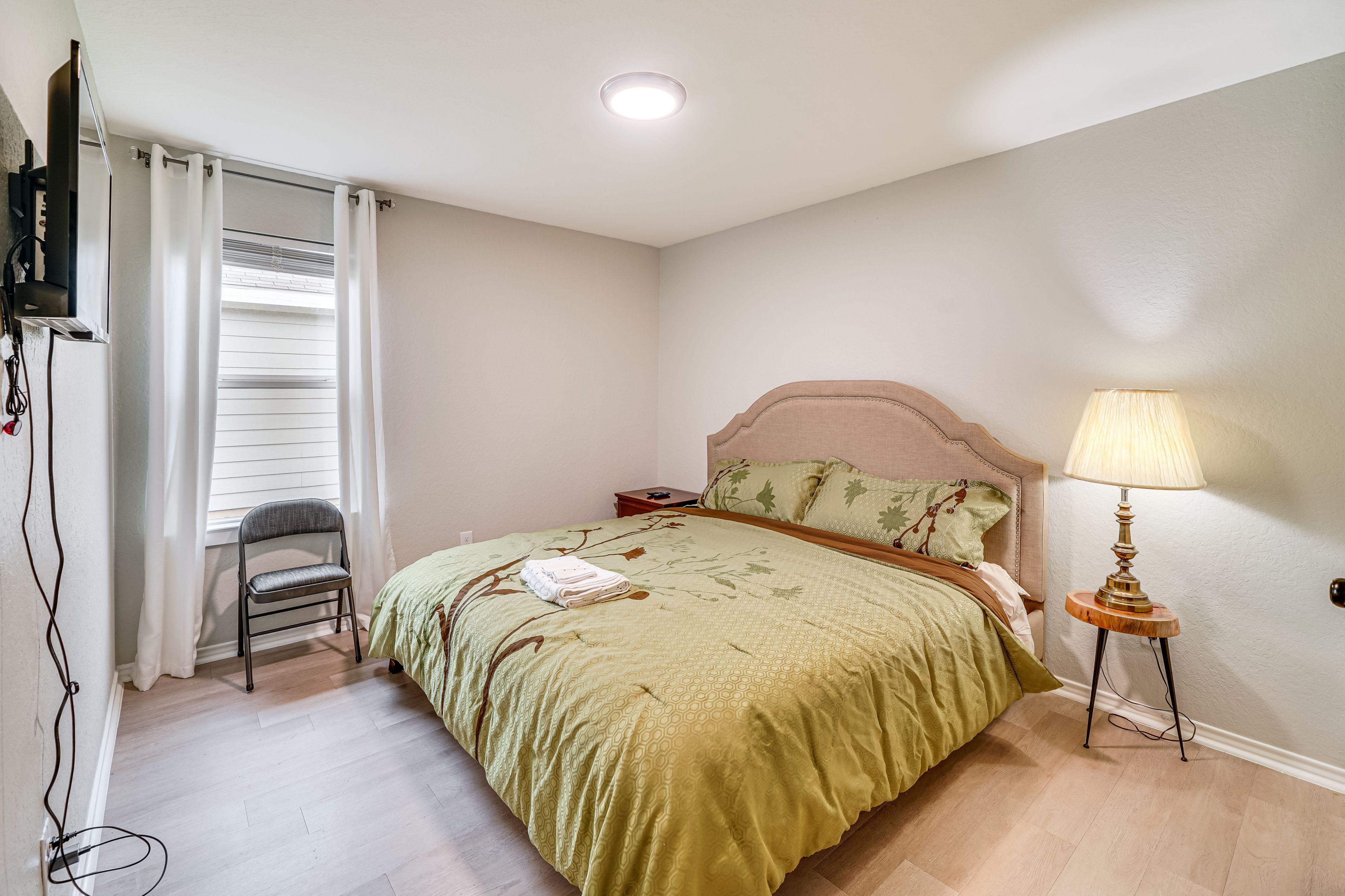 Bedroom 2 | King Bed