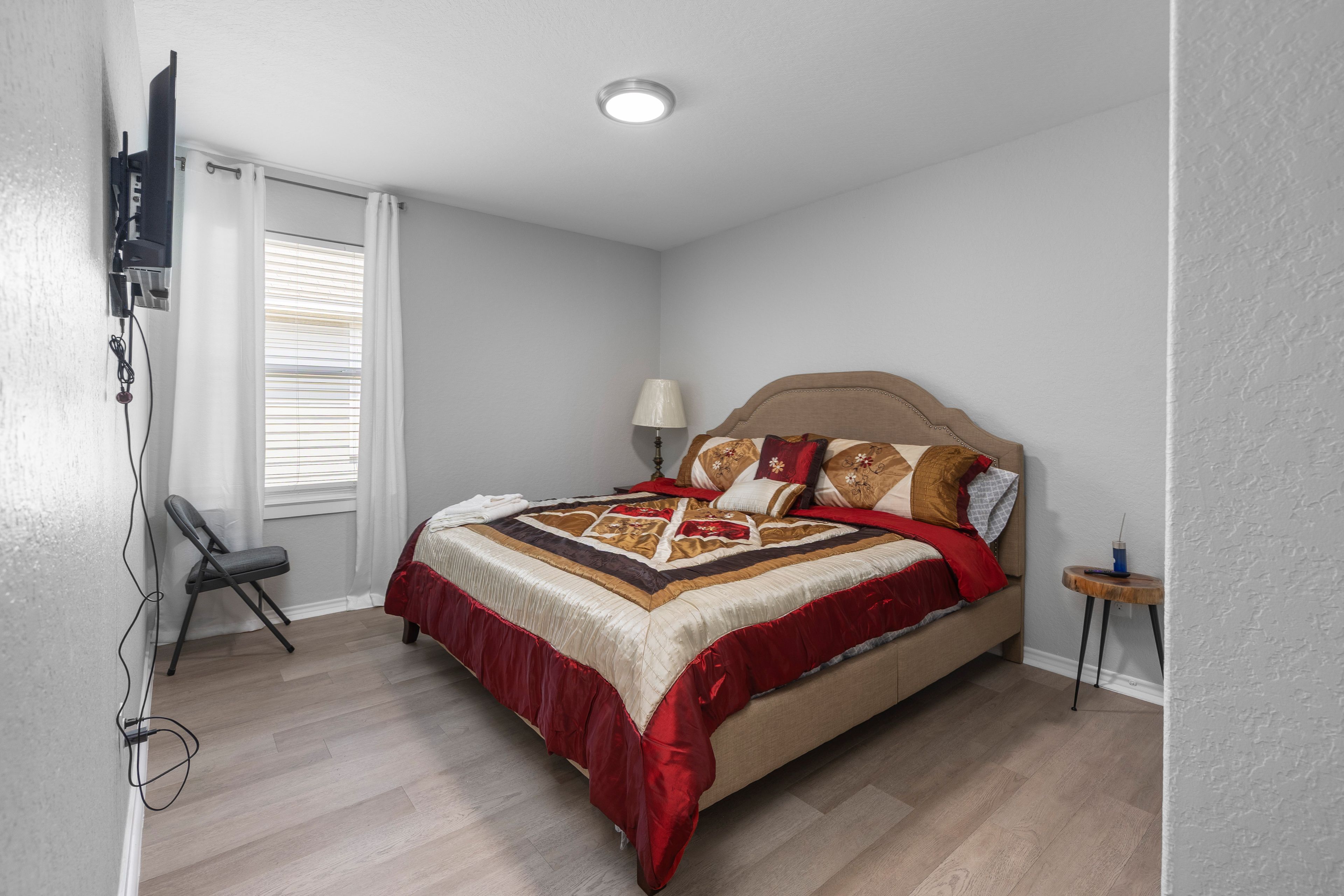 Bedroom 2 | King Bed
