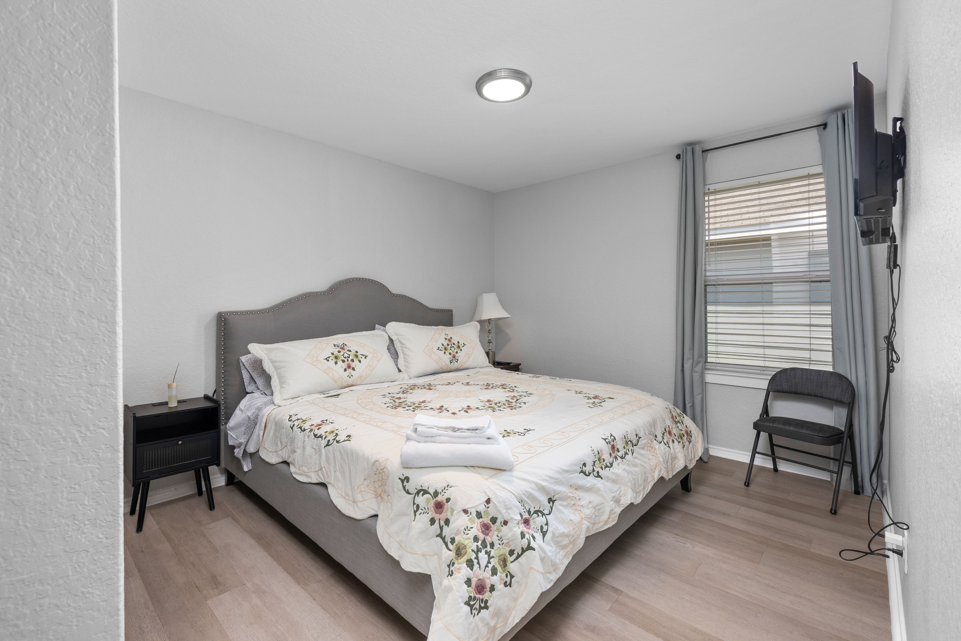 Bedroom 3 | King Bed