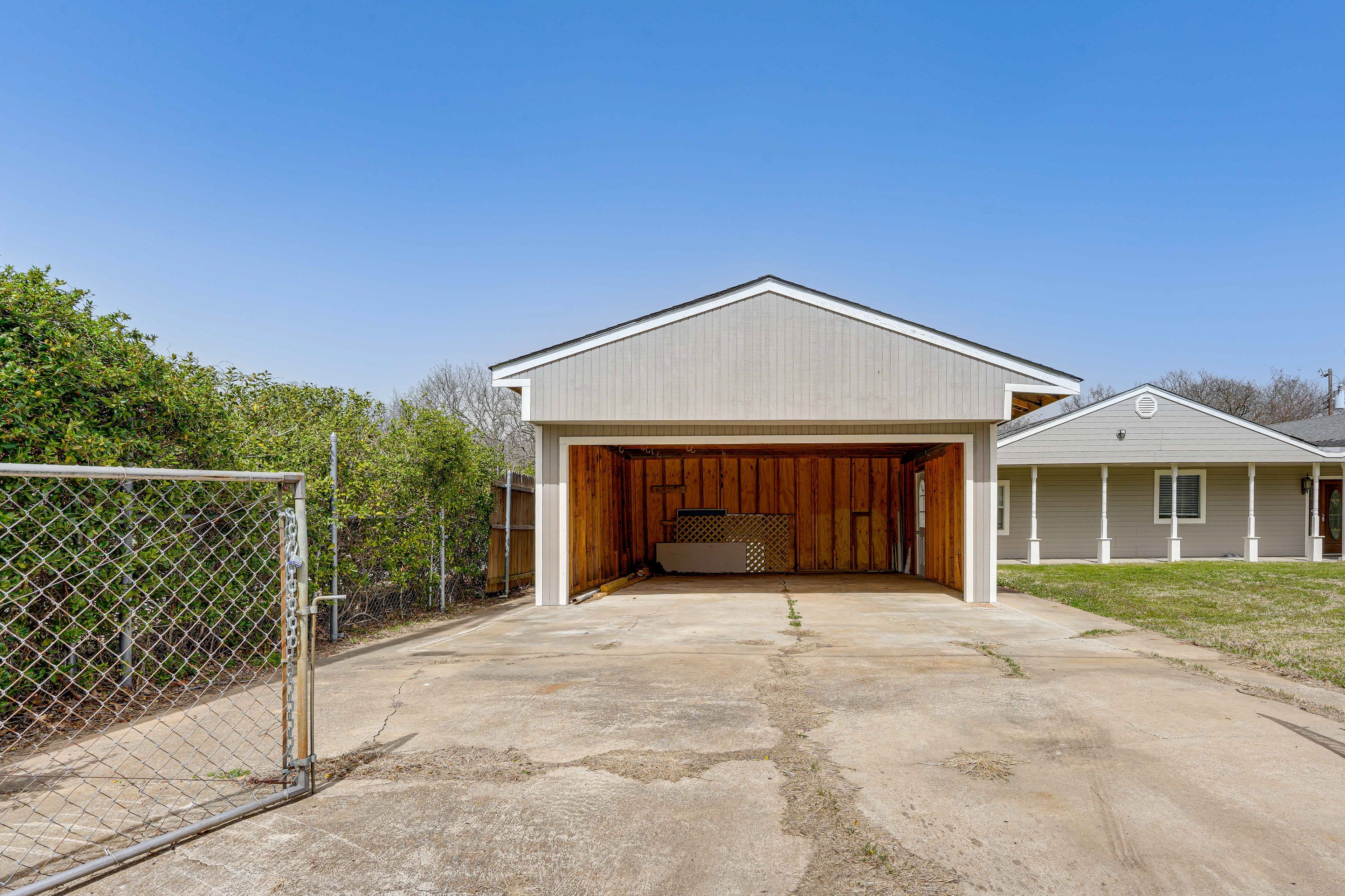 Parking | Garage (2 Vehicles) | Driveway (2 Vehicles) | Reserved Spaces