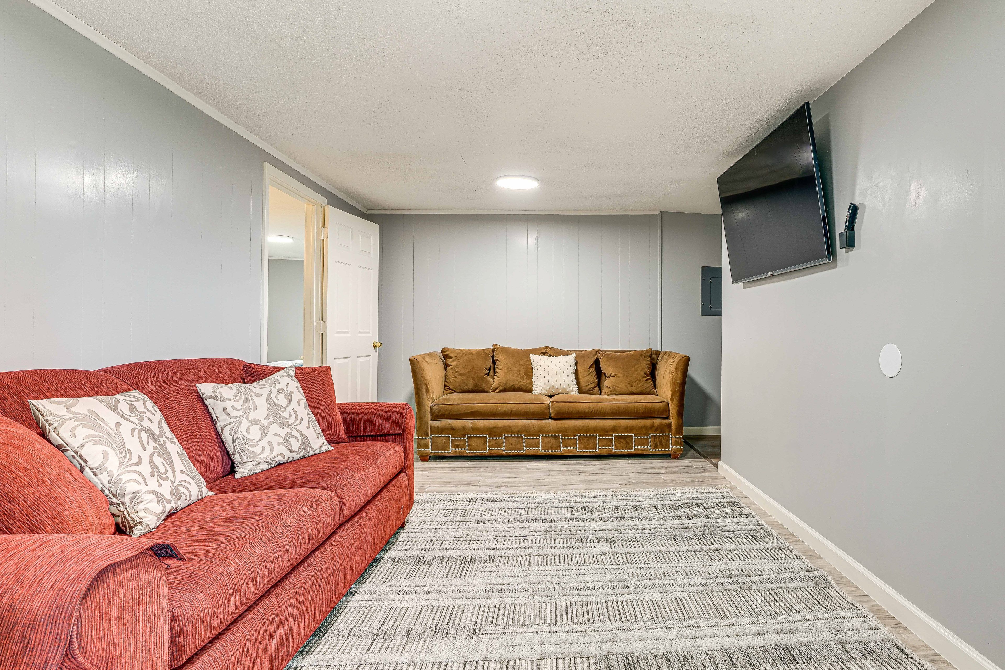 Sleeping Nook | 1 Queen Sleeper Sofa