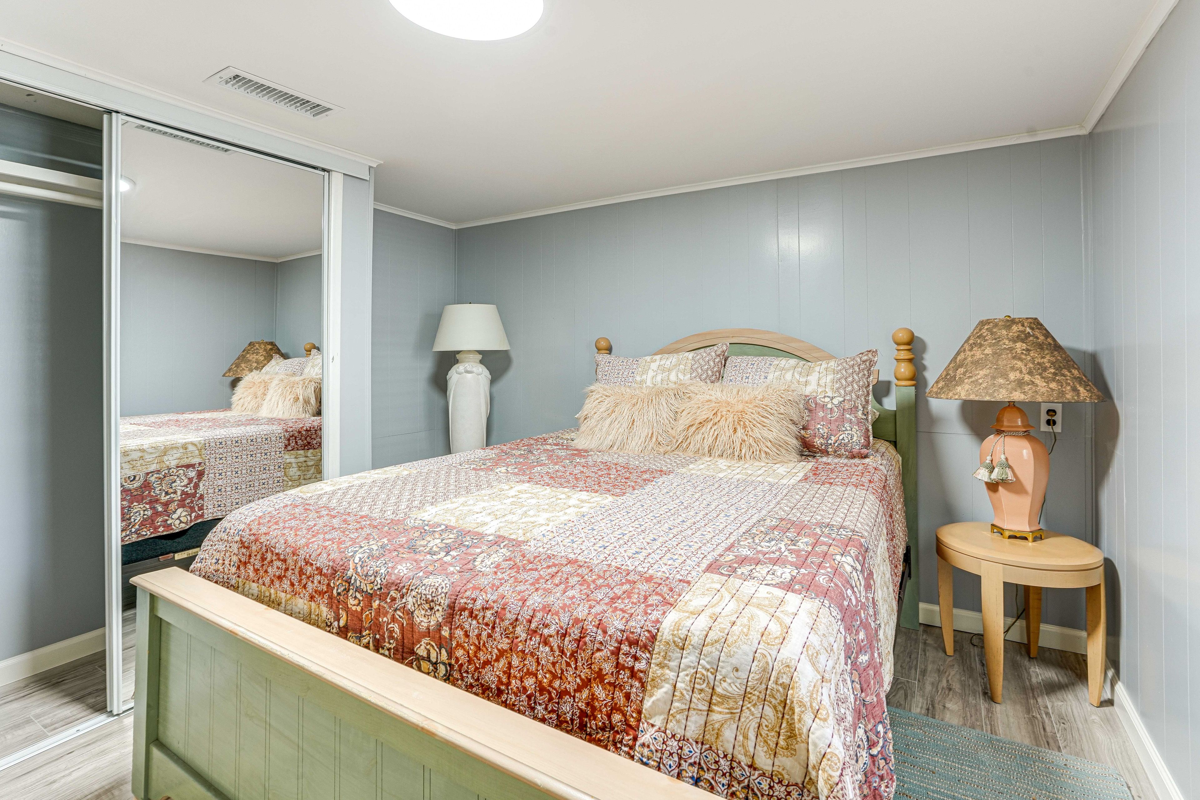 Bedroom 3 | Queen Bed