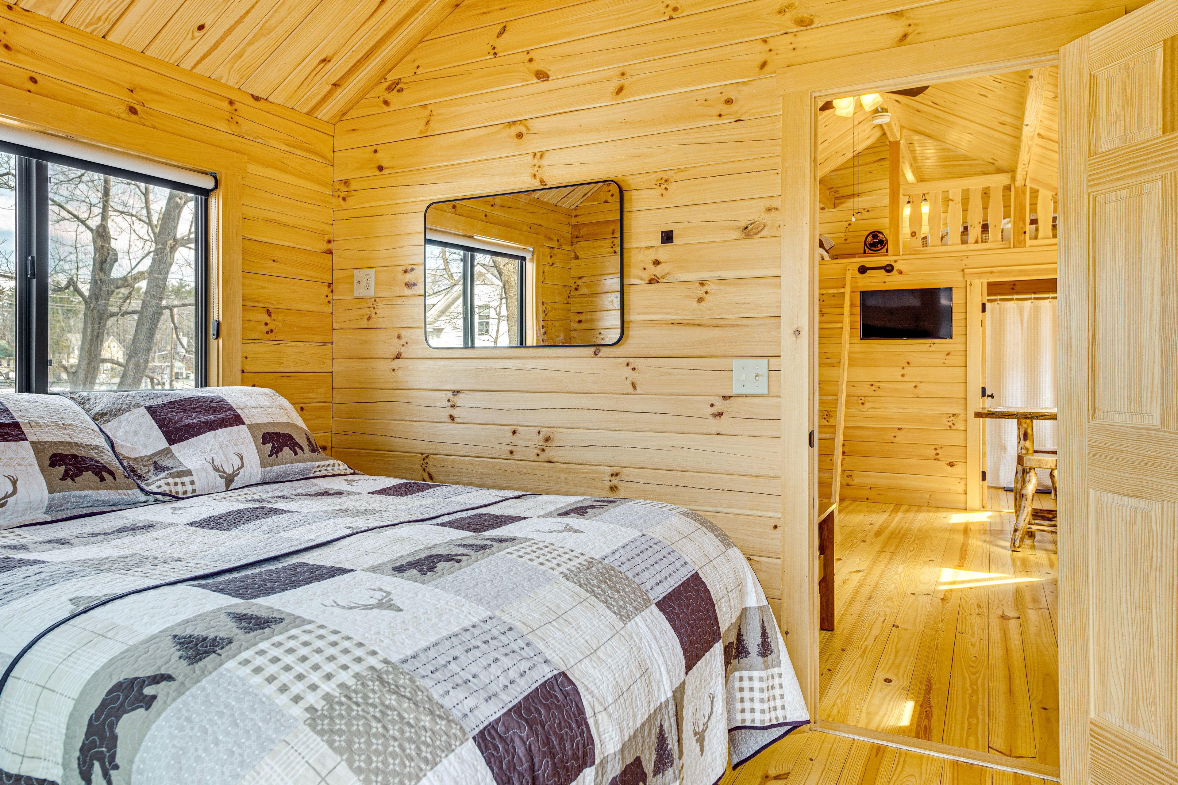 Bedroom 1 | 1st Floor | Queen Bed | Linens Provided