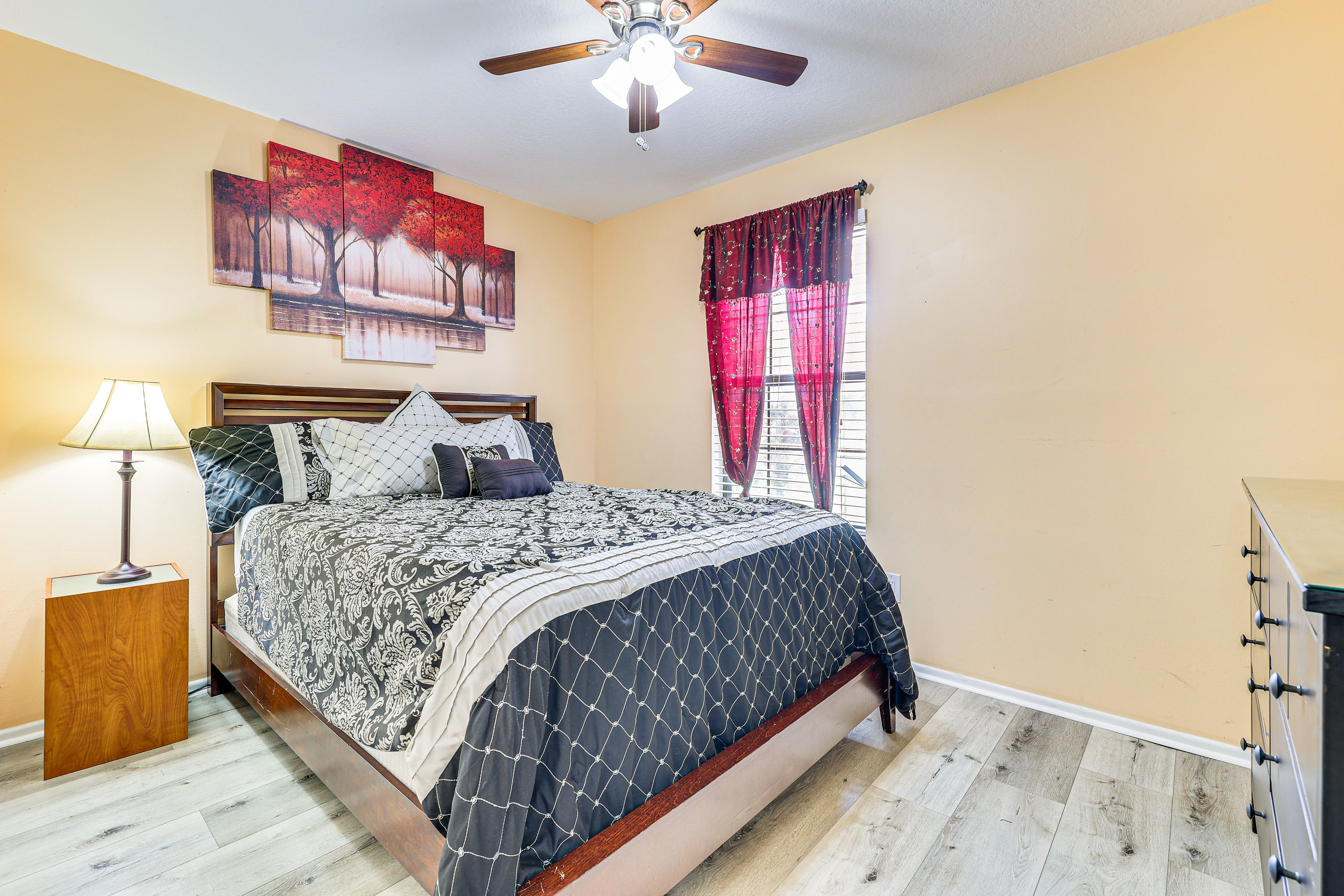 Bedroom 2 | Queen Bed