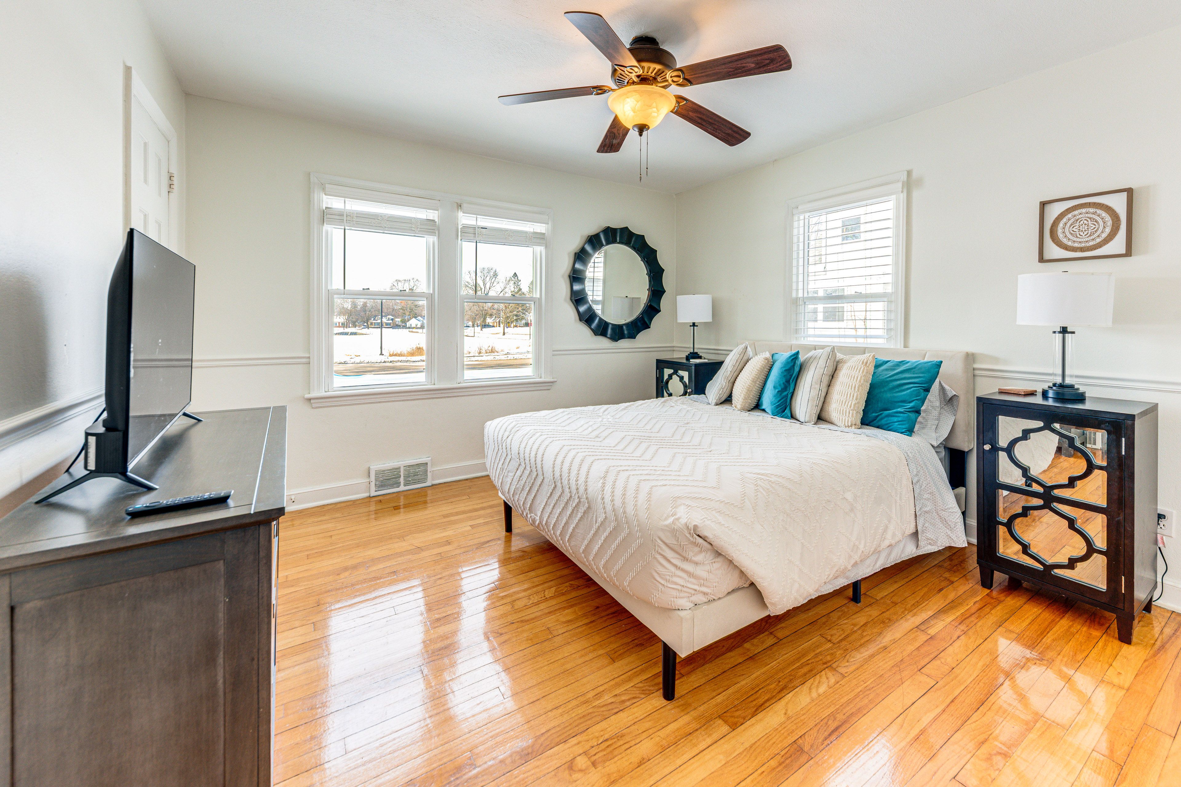 Bedroom | Queen Bed | Linens Provided