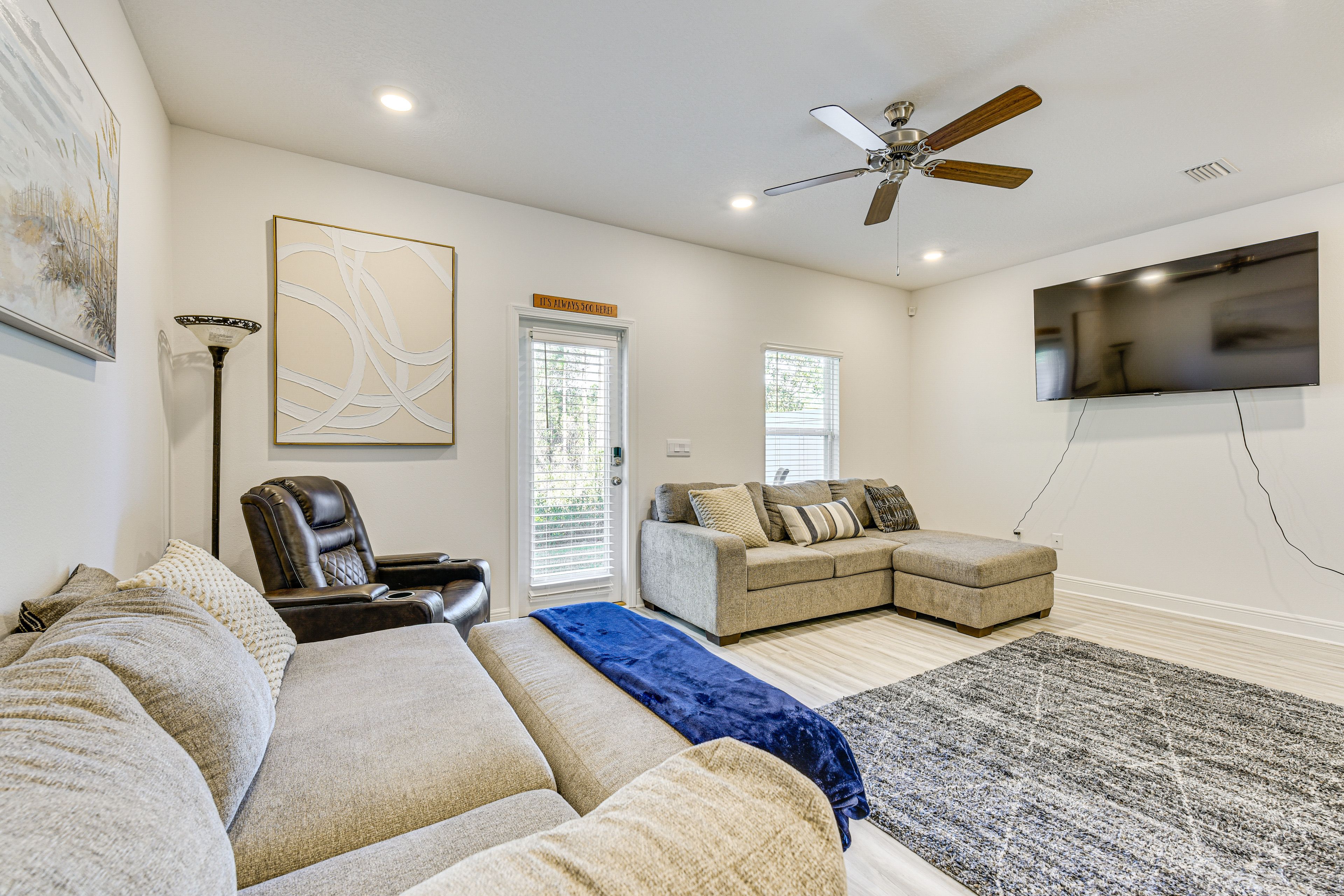 Living Room | 1st Floor | Smart TV
