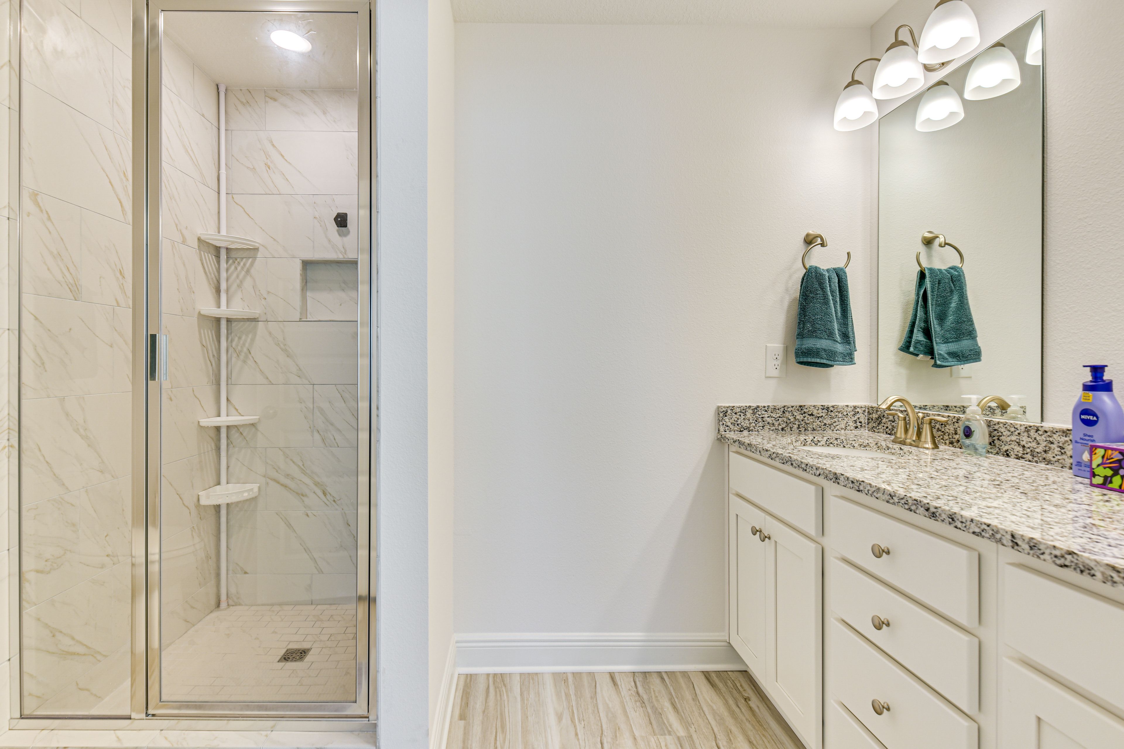 En-Suite Bathroom | 2nd Floor | Towels Provided