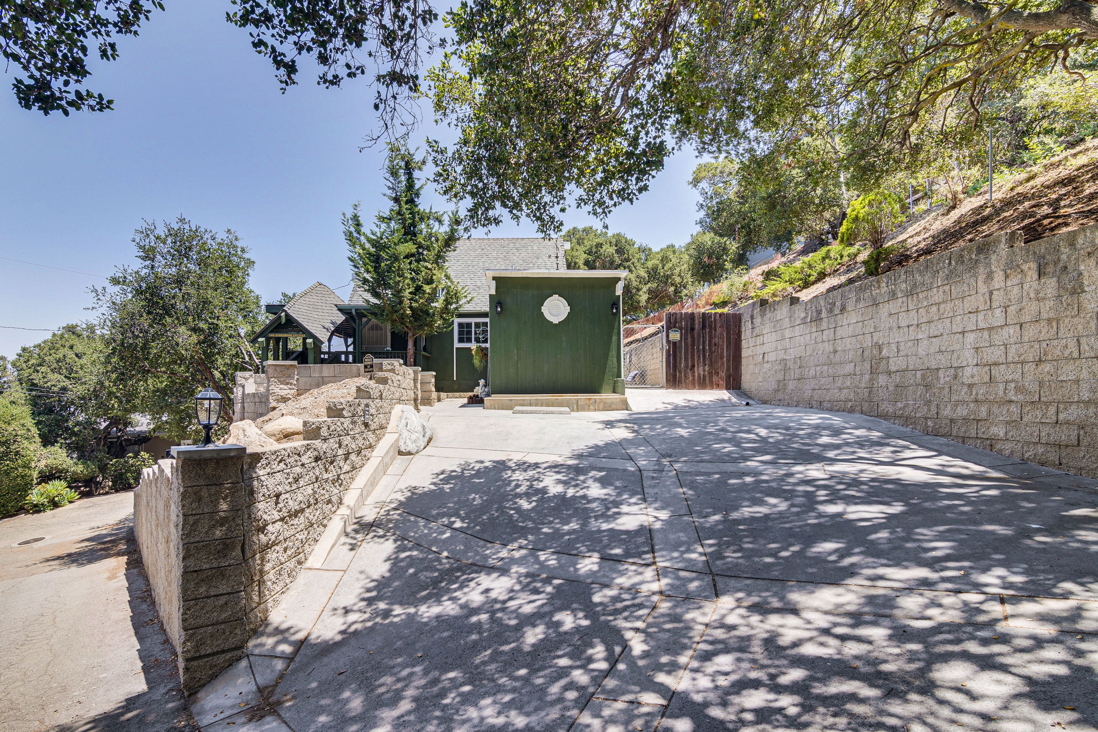 Parking | Driveway (2 Vehicles)