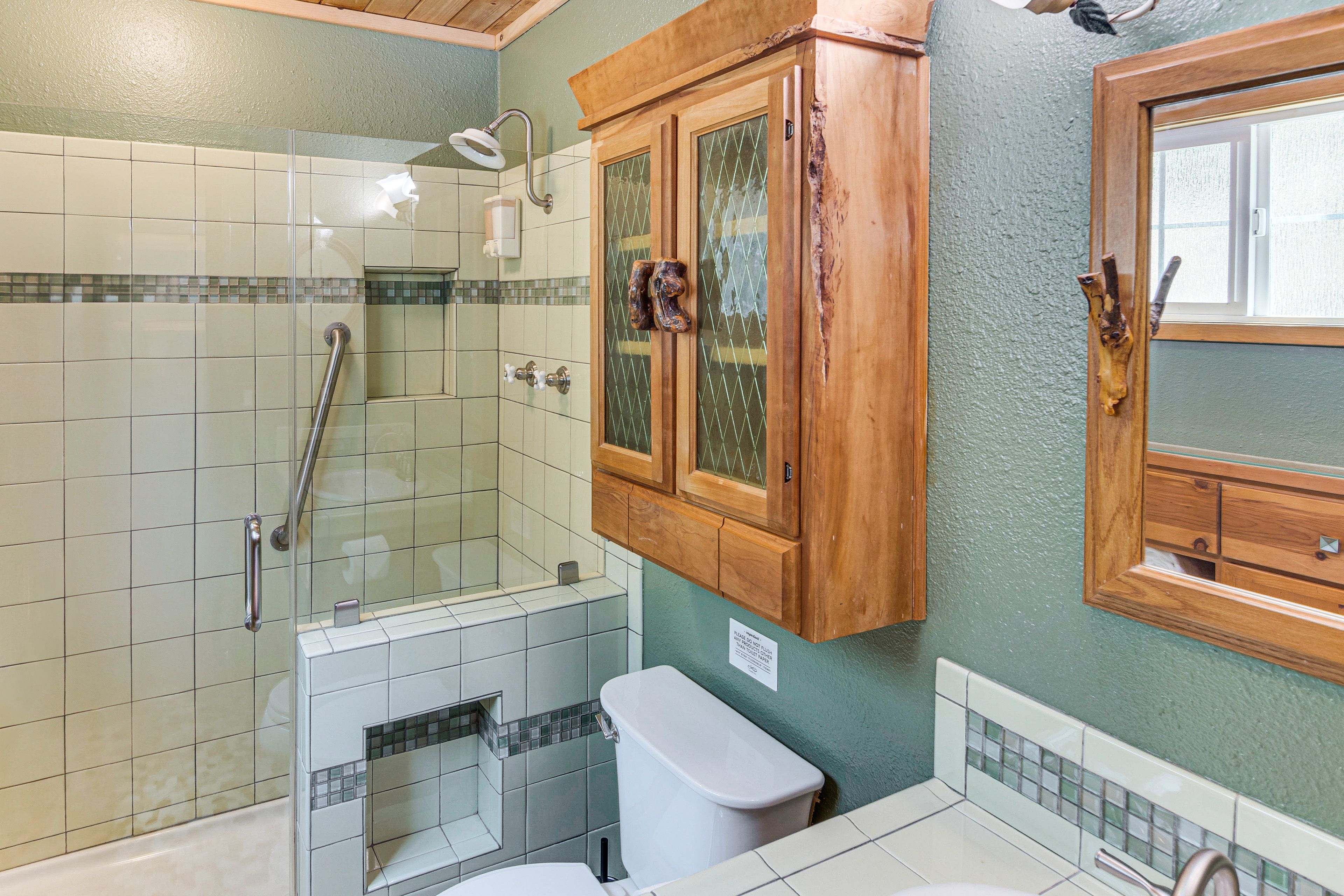 Bathroom | Towels Provided | 1st Floor