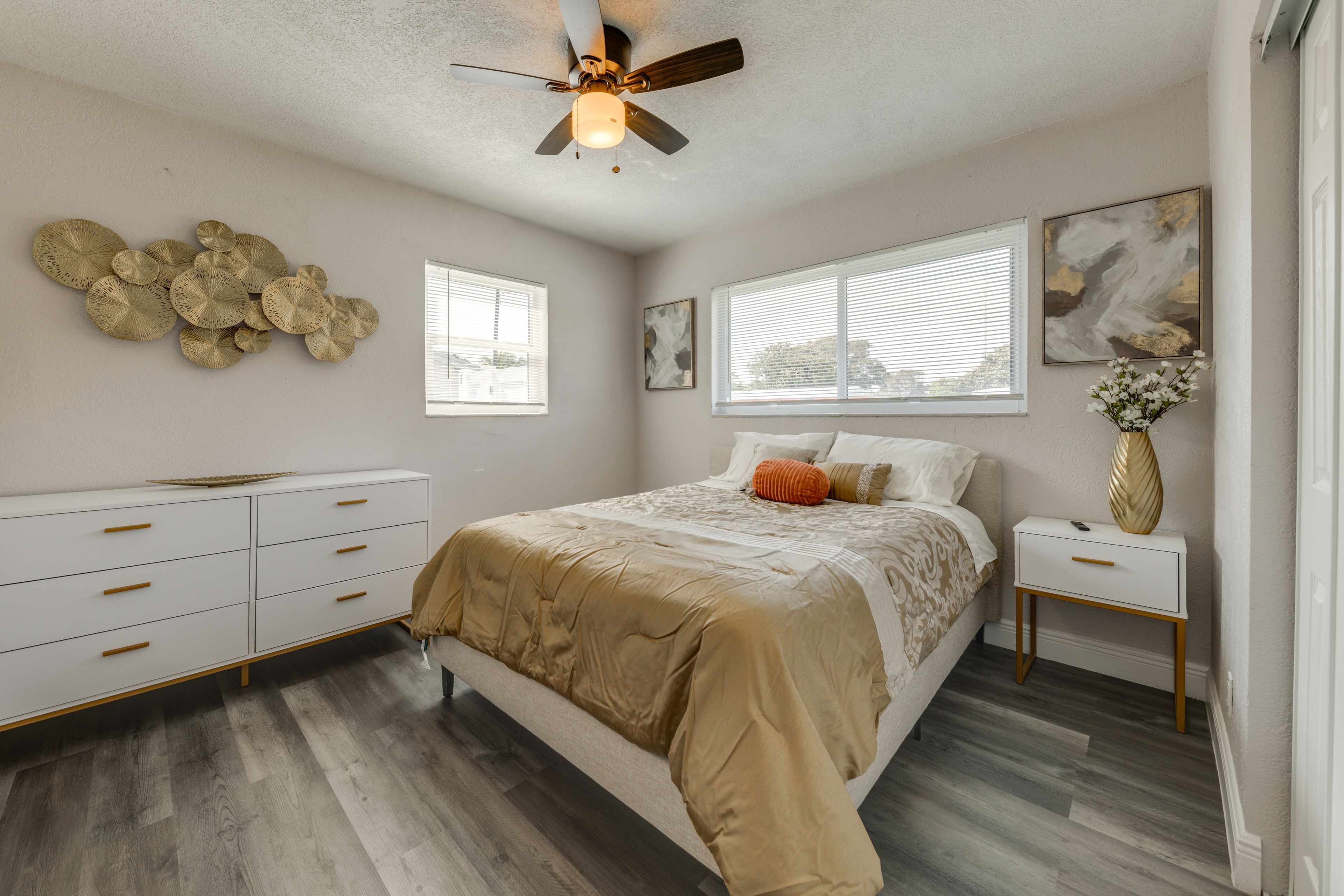 Bedroom 2 | Queen Bed | Smart TV