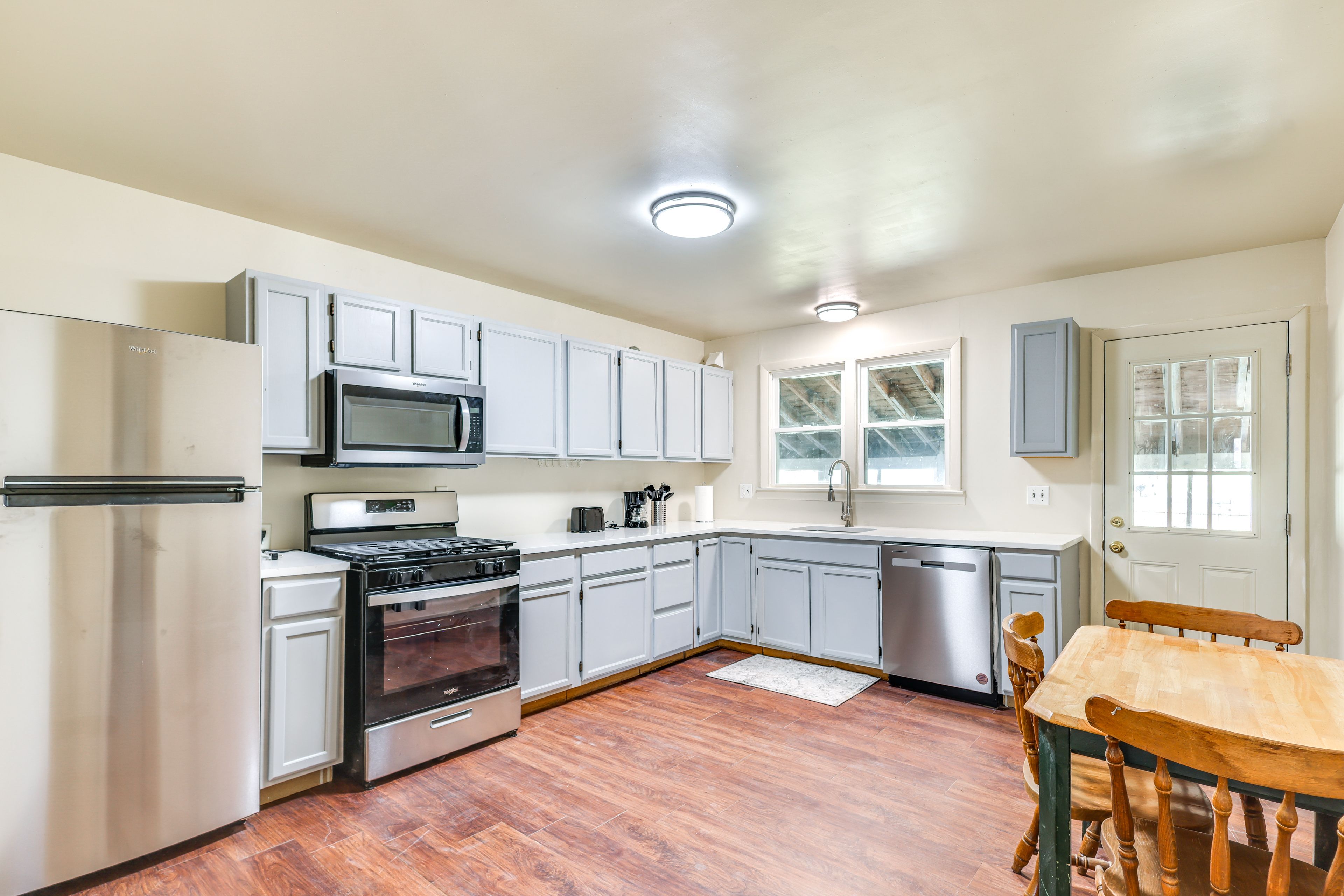 Kitchen | Dining Table
