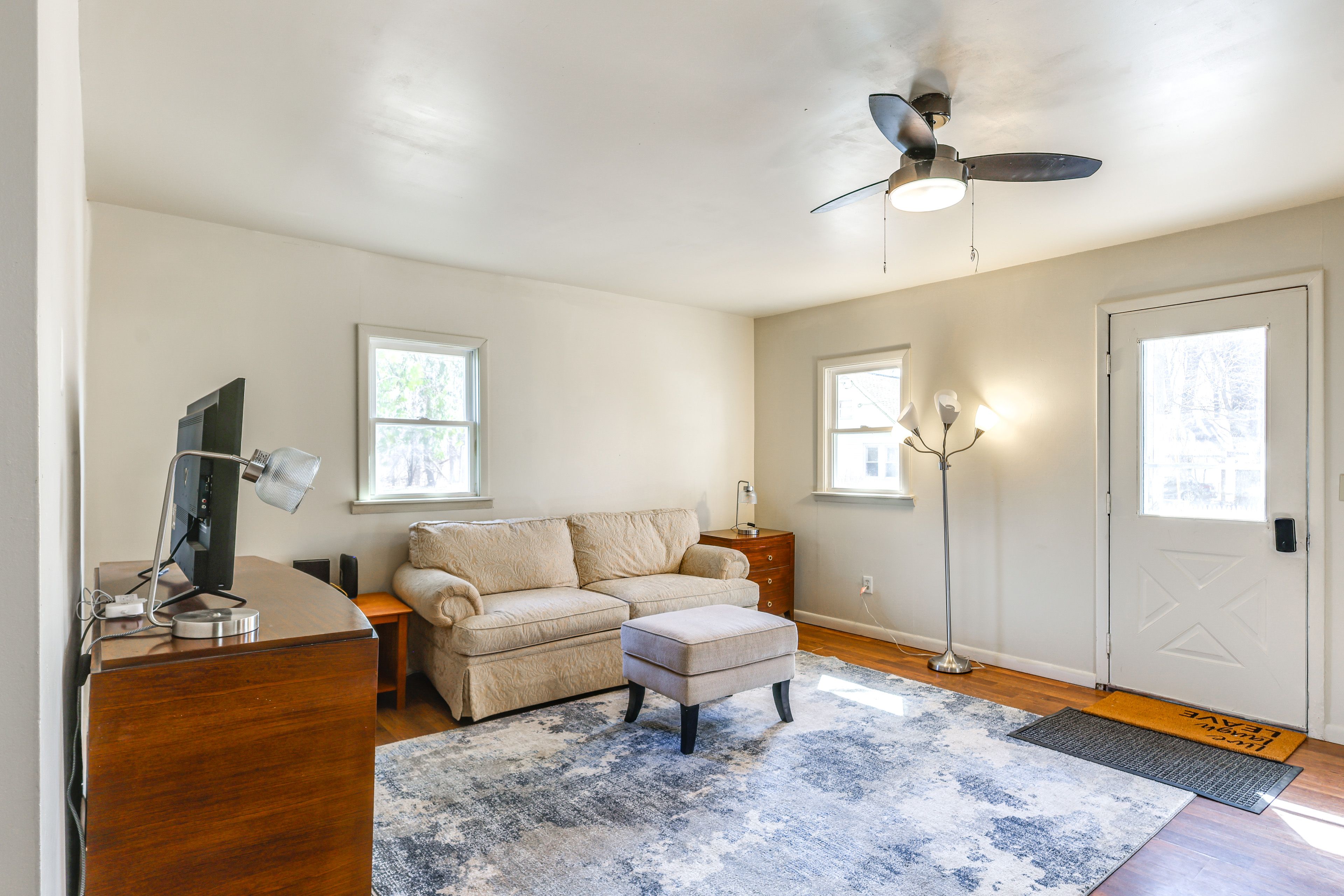 Living Area | Smart TV