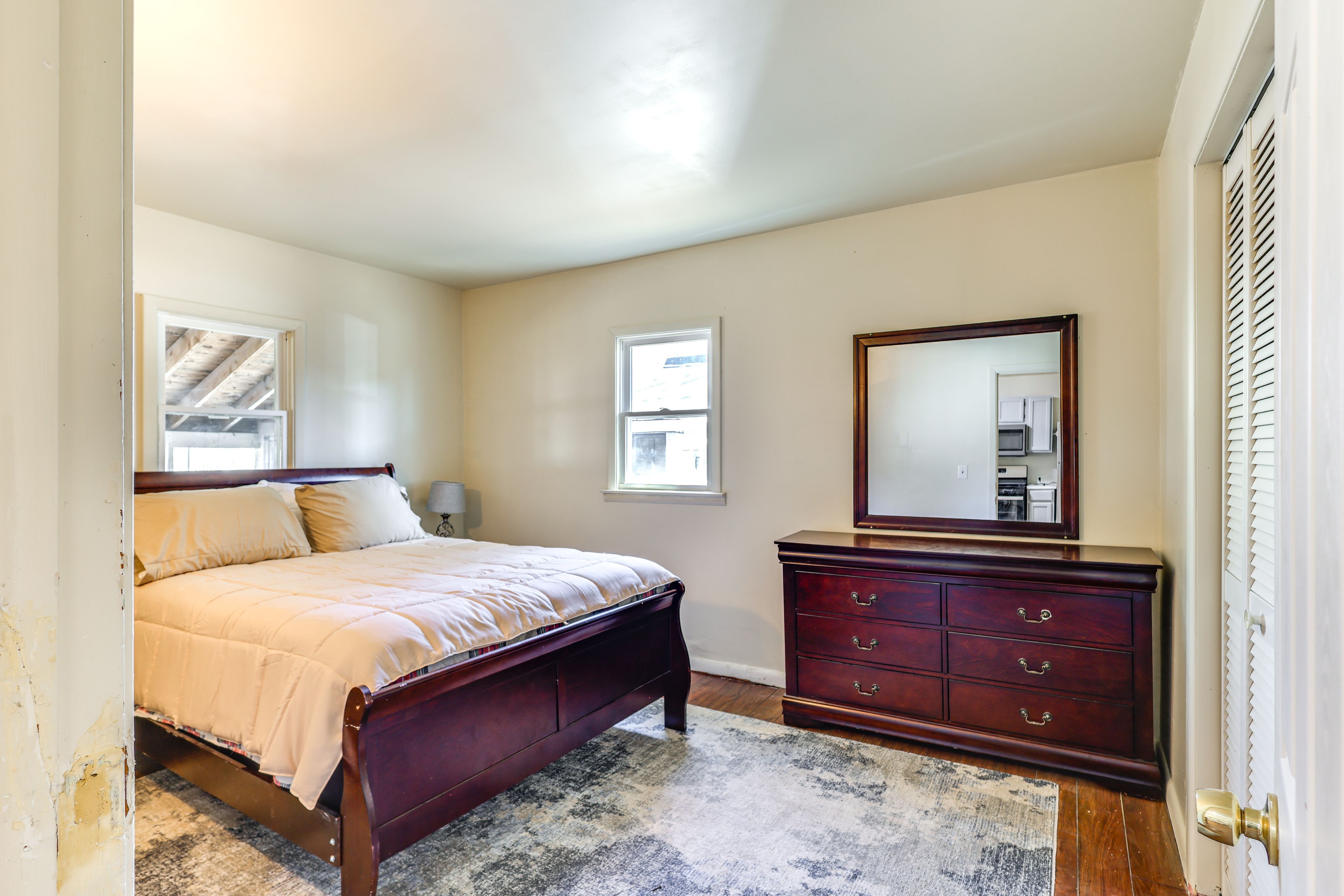 Bedroom 1 | Queen Bed