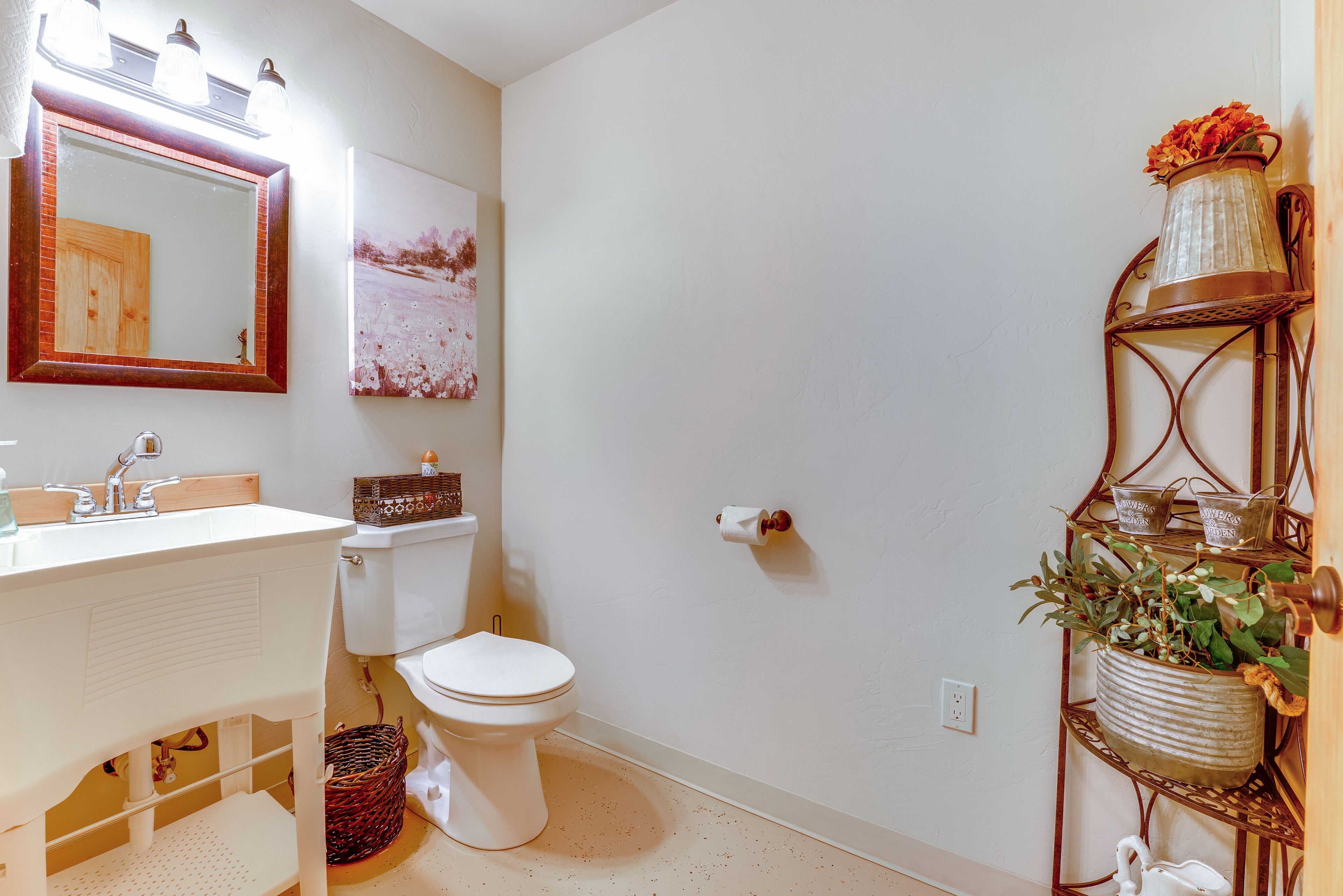 Half Bathroom | 1st Floor