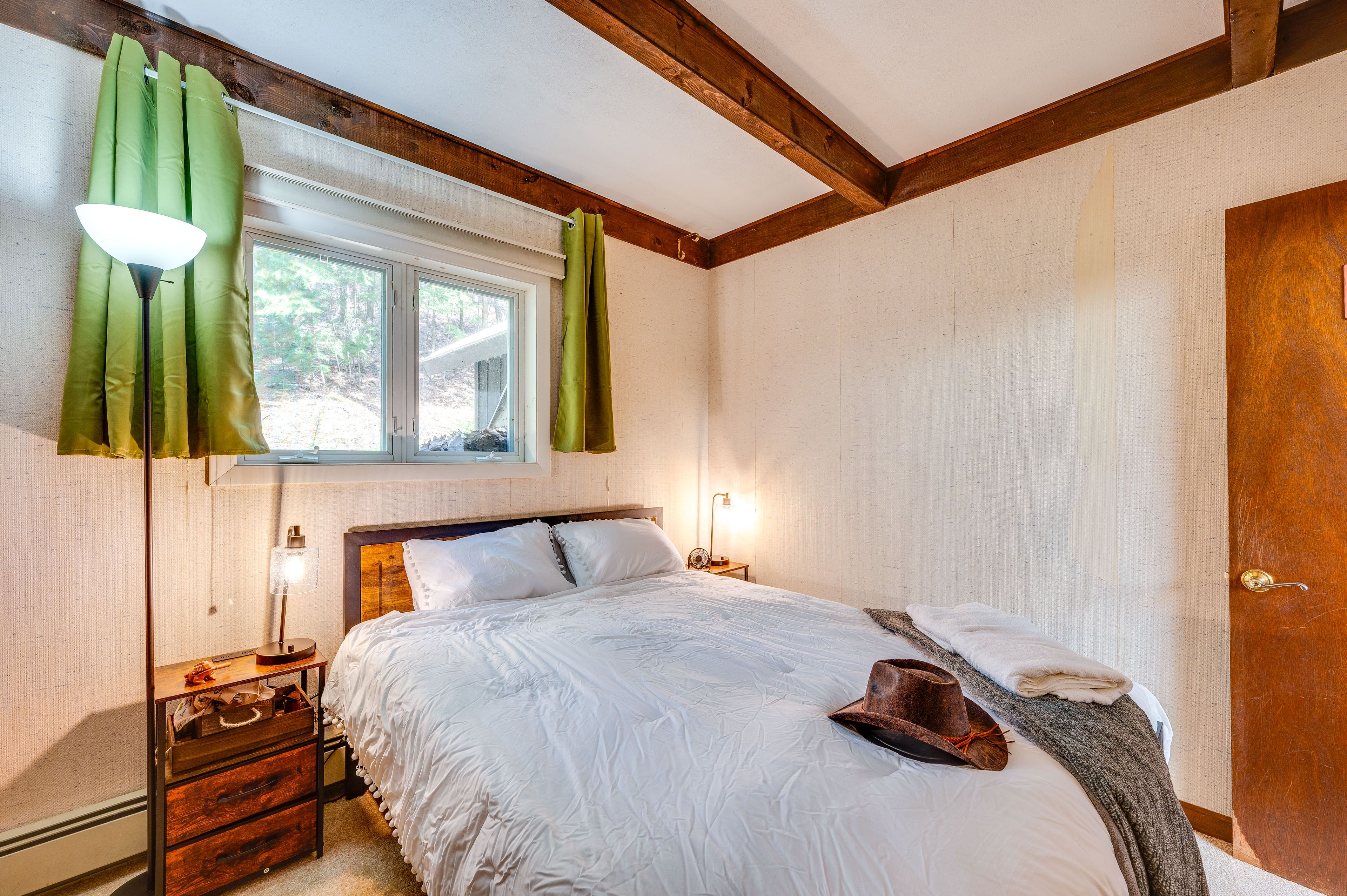 Bedroom 2 | 1st Floor | Queen Bed | Linens Provided