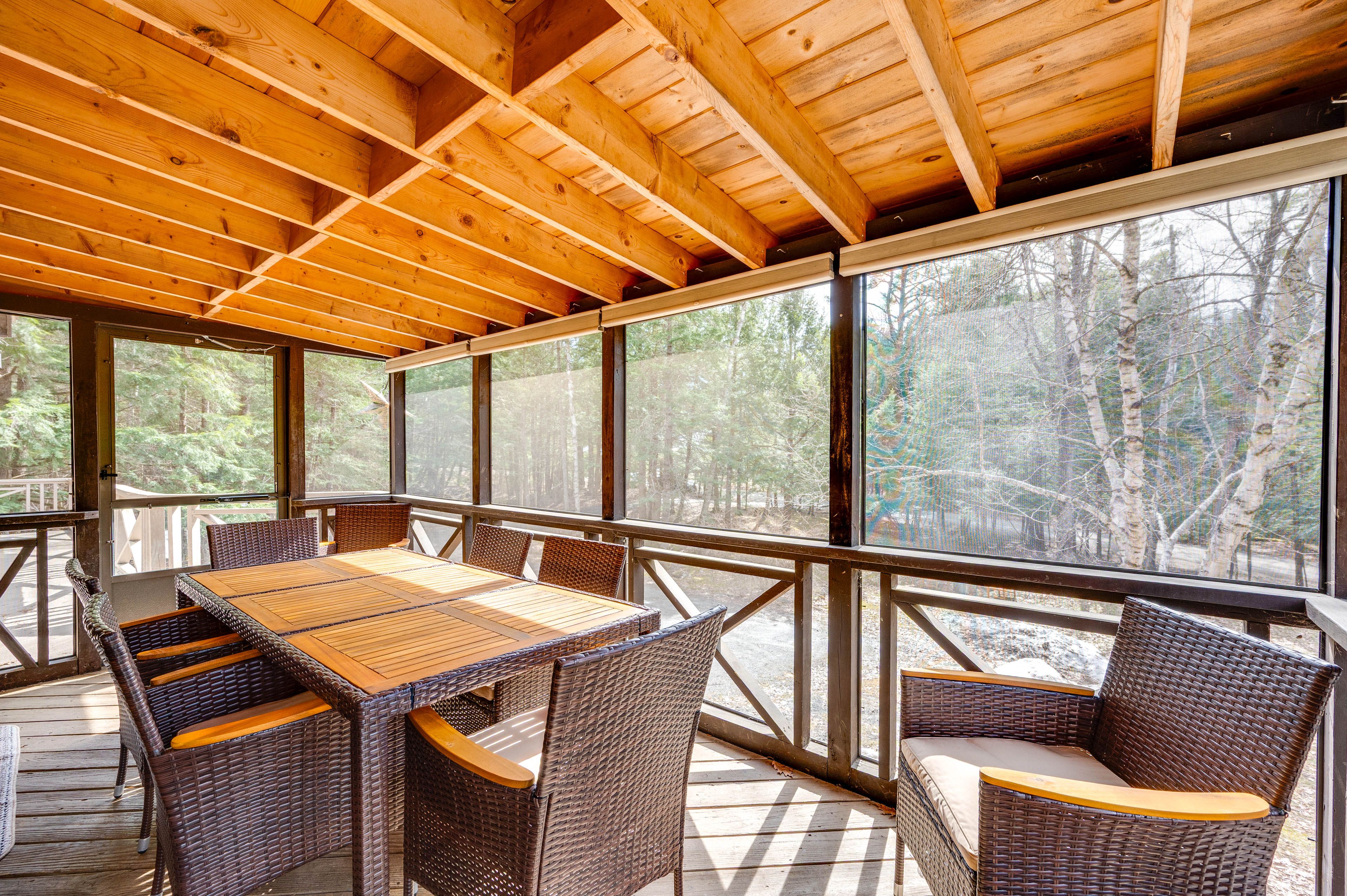 Screened-In Porch | Outdoor Dining Area