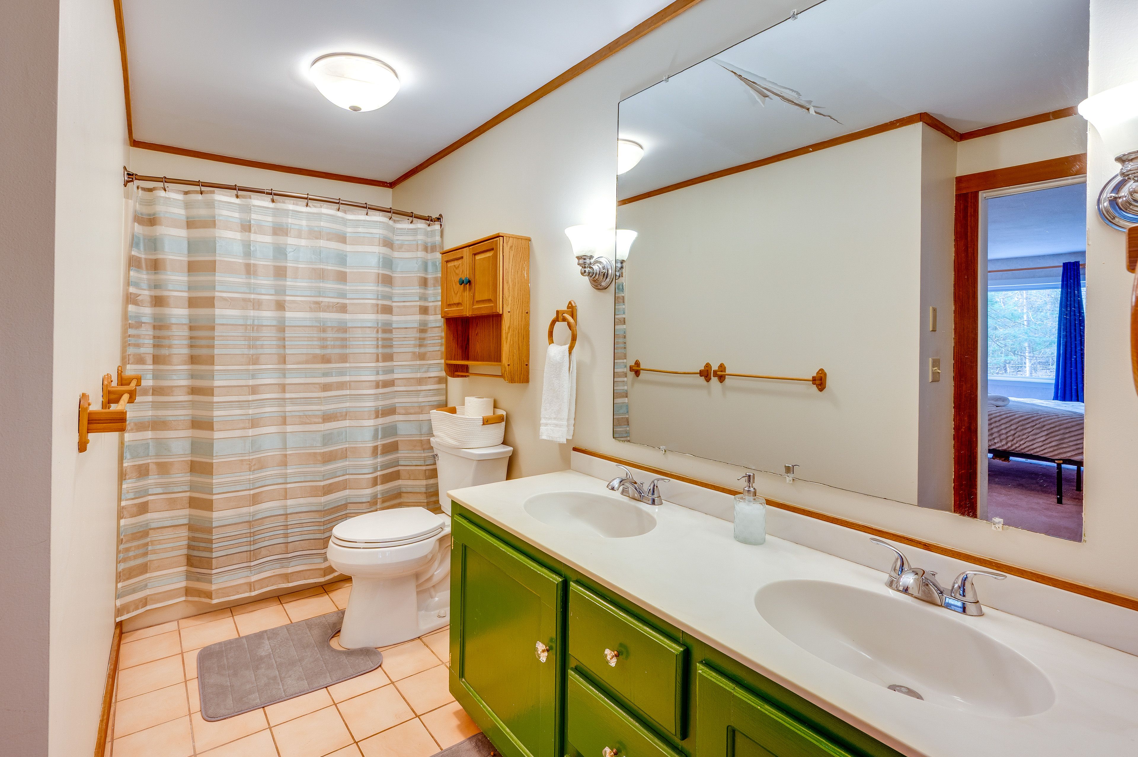 Full Bathroom | 1st Floor