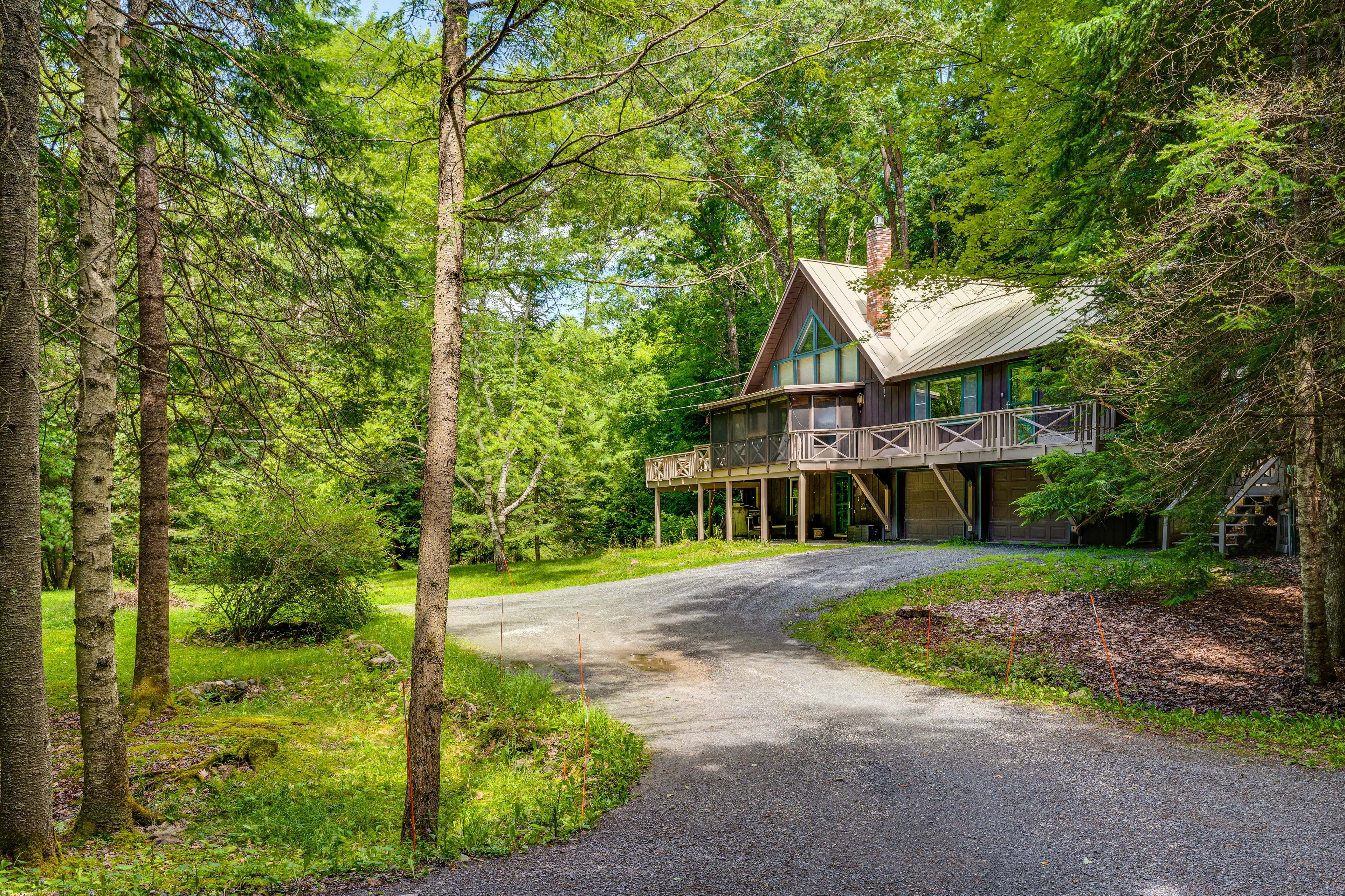 Parking | Driveway (4 Vehicles) | Street Parking | No Garage Parking