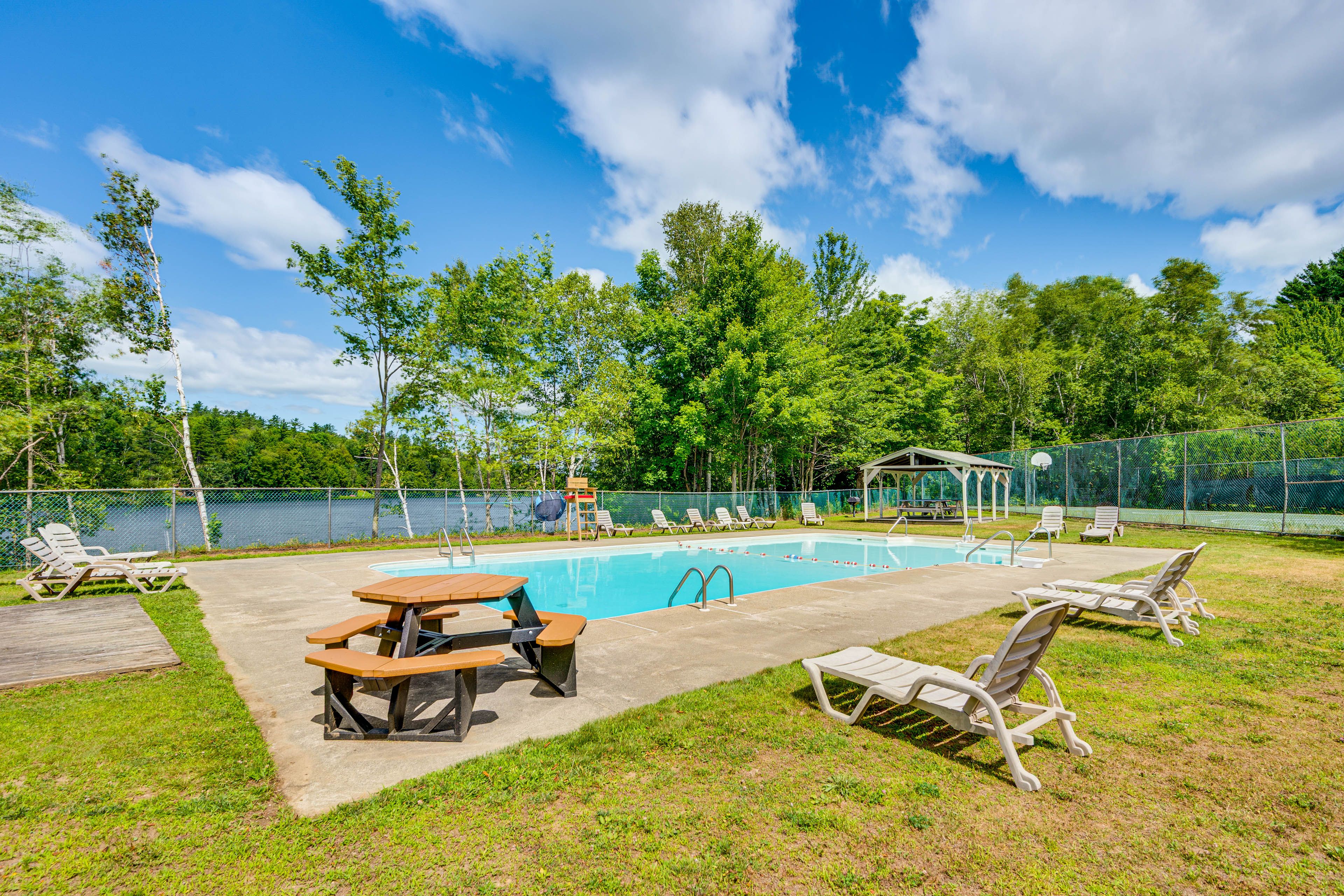 Community Amenities | Pool | Basketball Court | Volleyball