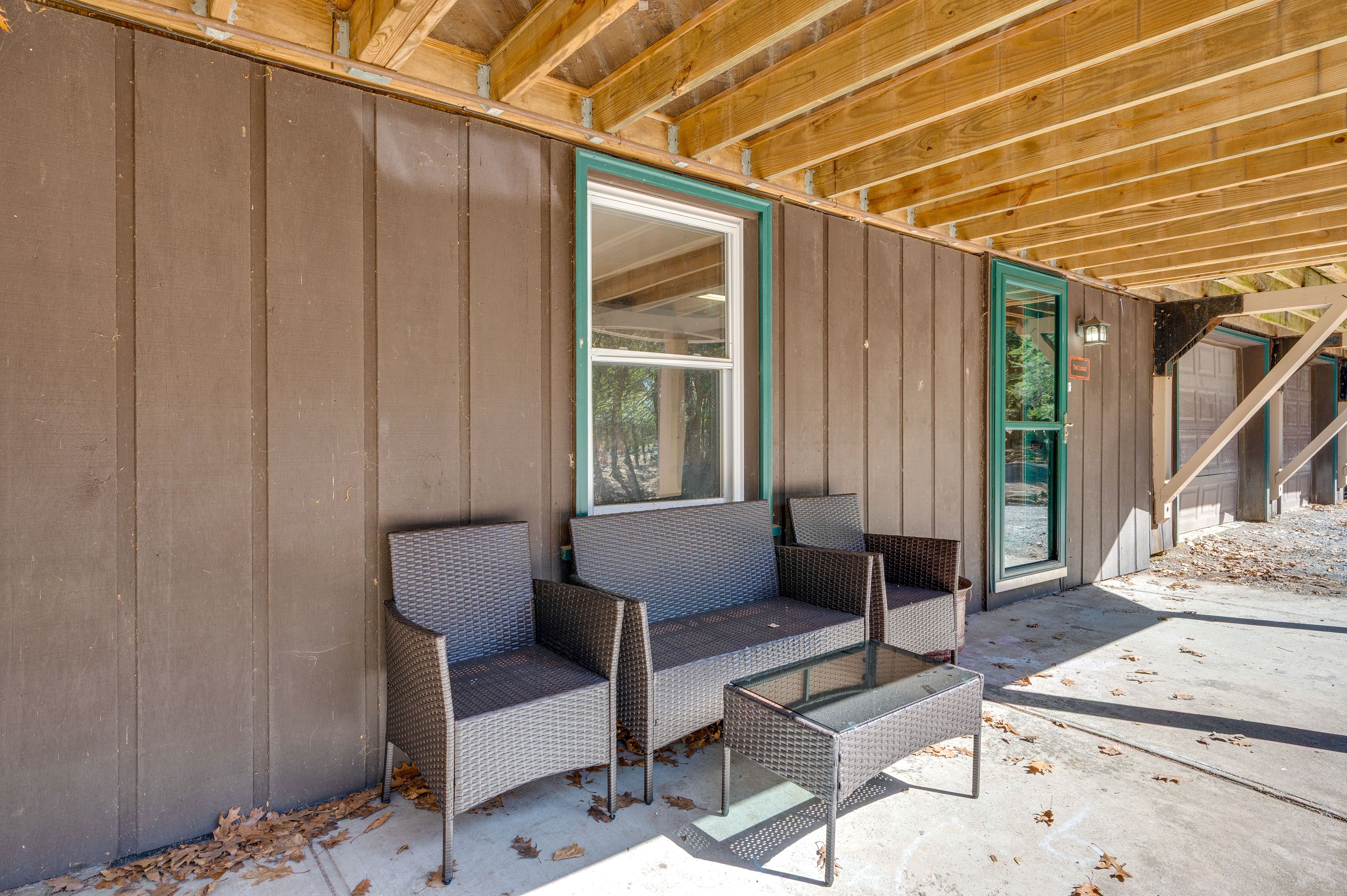 Entryway | Lower Unit | 1 Step to Enter