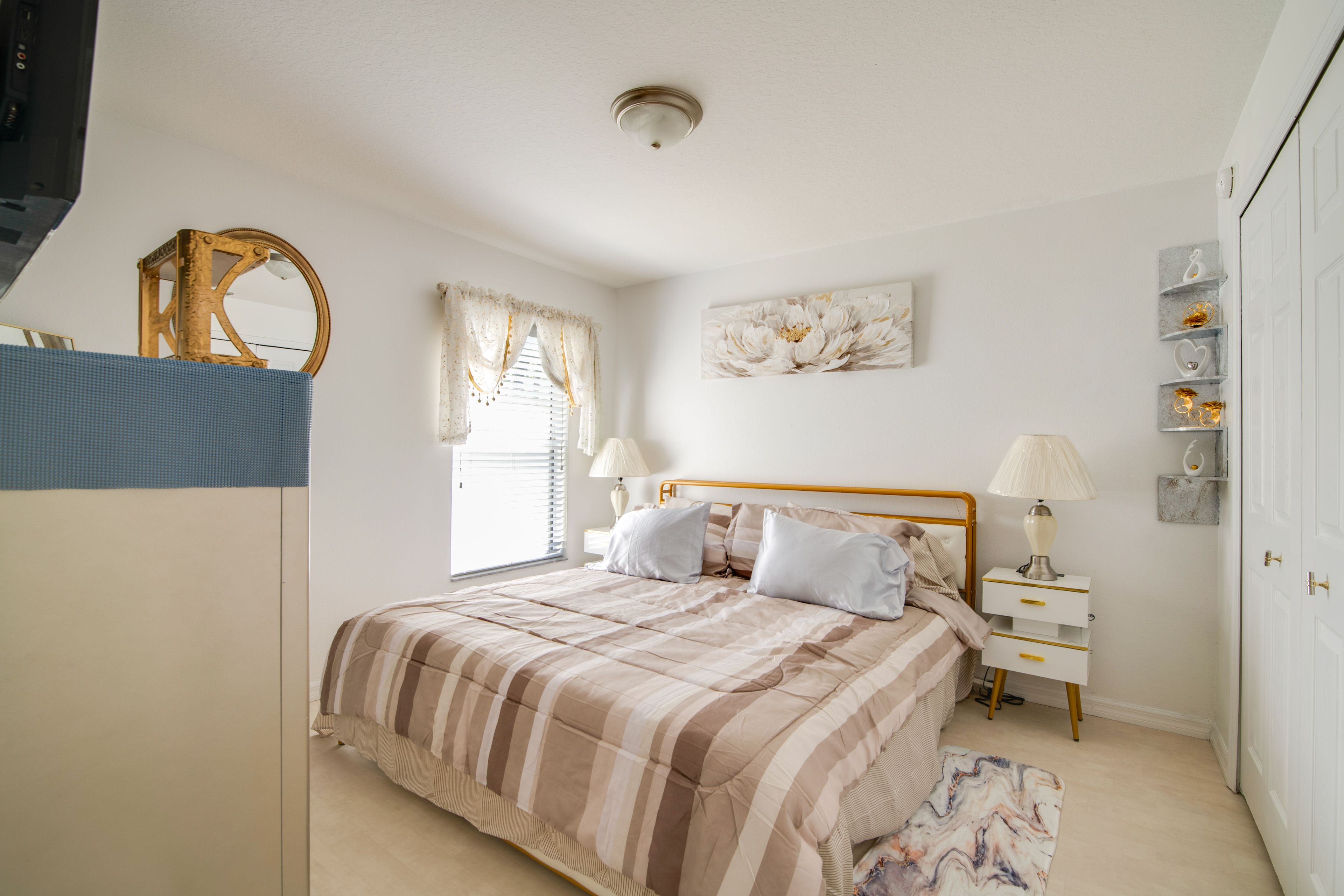 Bedroom 2 | King Bed | Smart TV